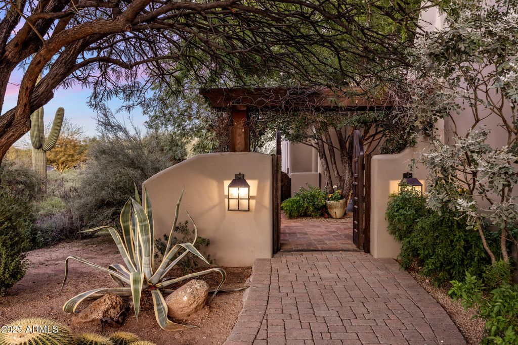 Photo of 8300 E Dixileta Drive #211, Scottsdale, AZ 85266 (MLS # 6955625)