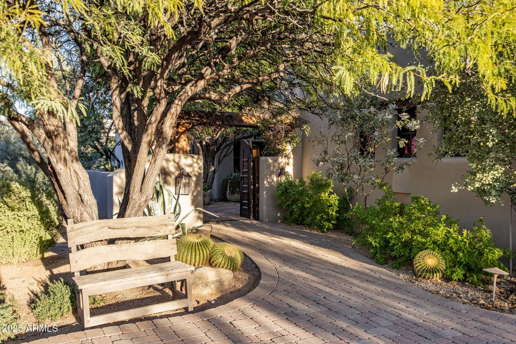 Photo of 8300 E Dixileta Drive #211, Scottsdale, AZ 85266 (MLS # 6955625)