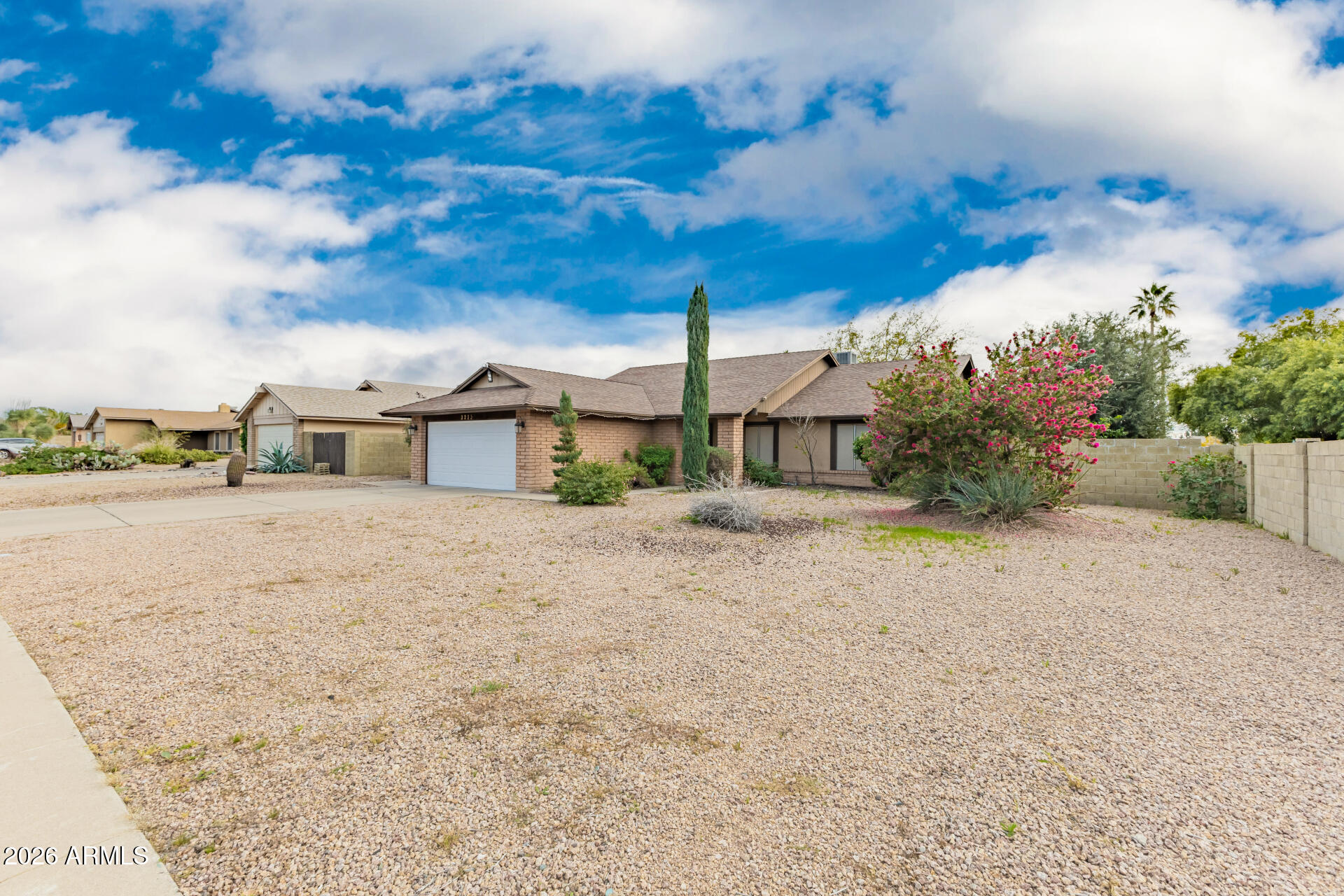 3215 W PARADISE Lane