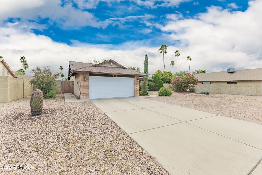 Photo of 3215 W Paradise Lane, Phoenix, AZ 85053 (MLS # 6974370)