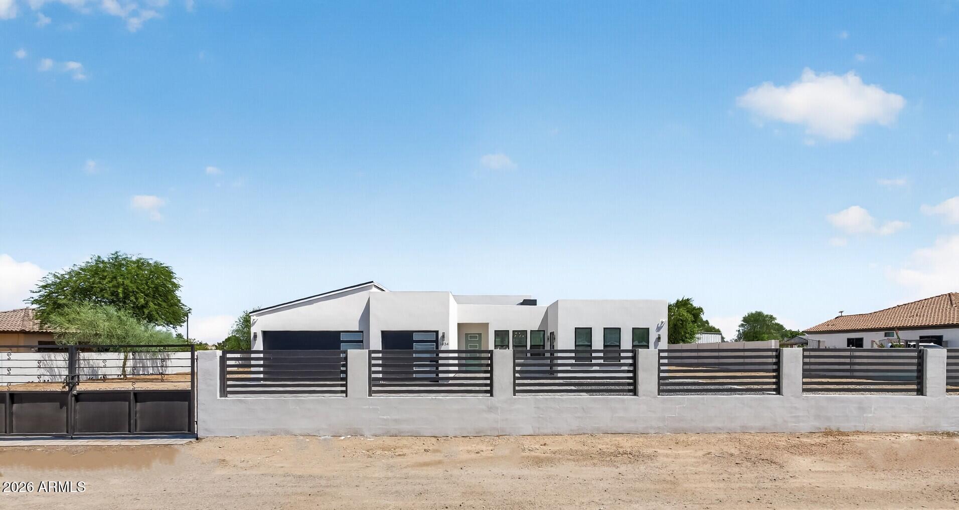 3024 W South Mountain Avenue