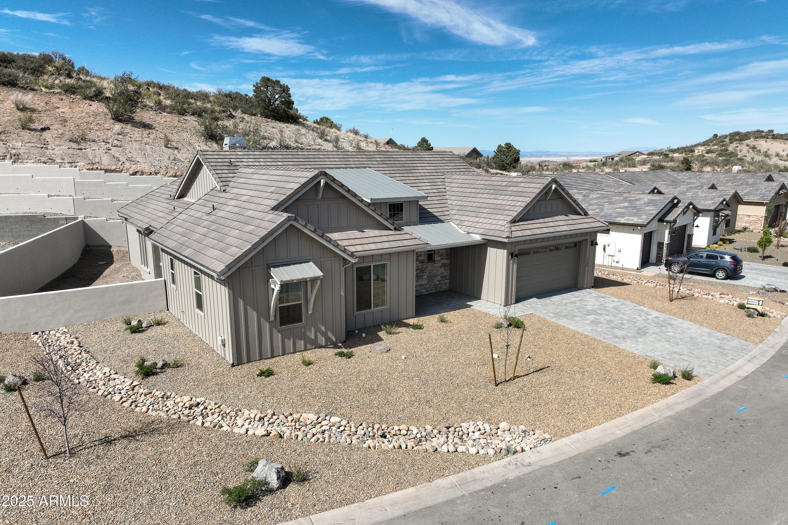 1124 S Lakeview Drive