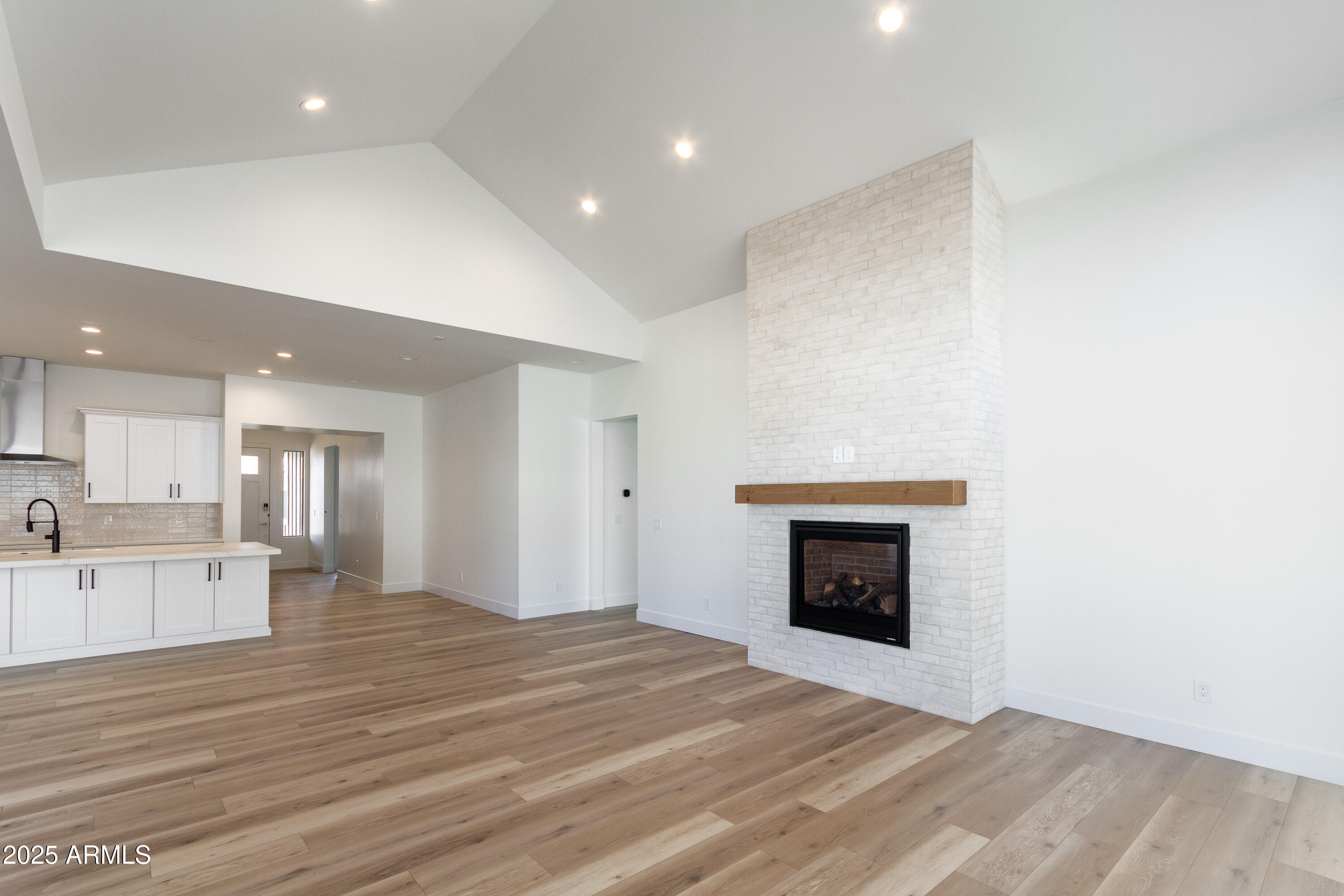 1124 S Lakeview Drive