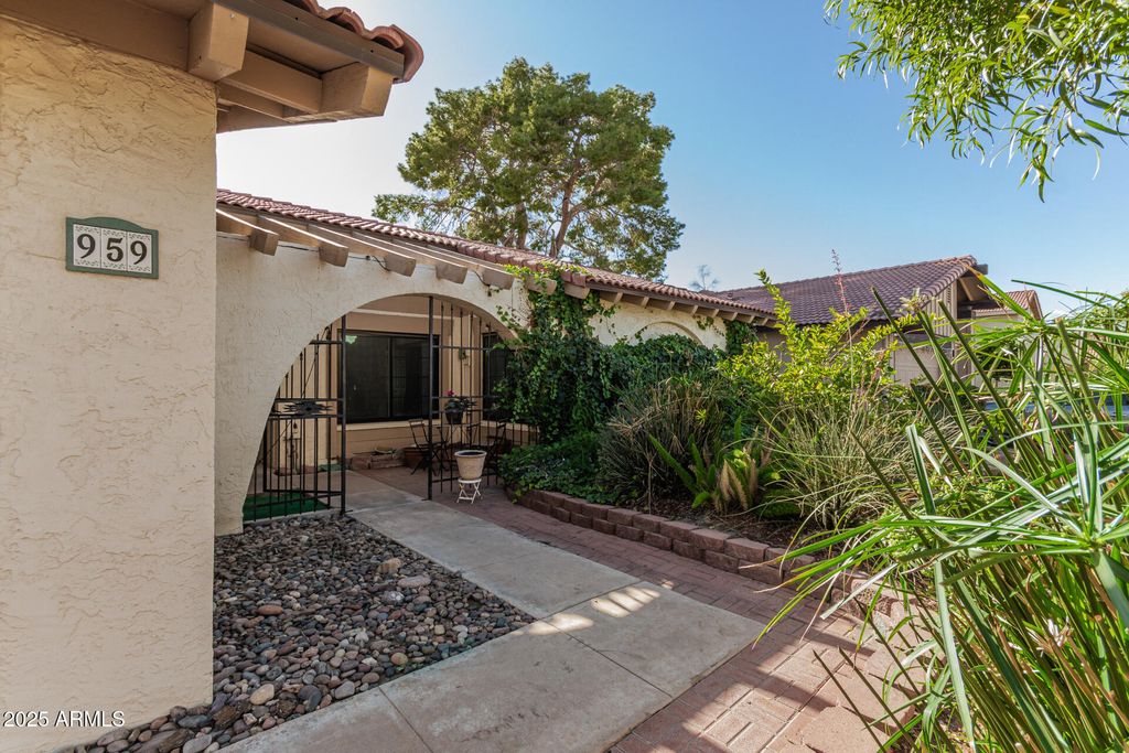 Photo of 959 E Lobster Trap Lane, Tempe, AZ 85283 (MLS # 6958533)