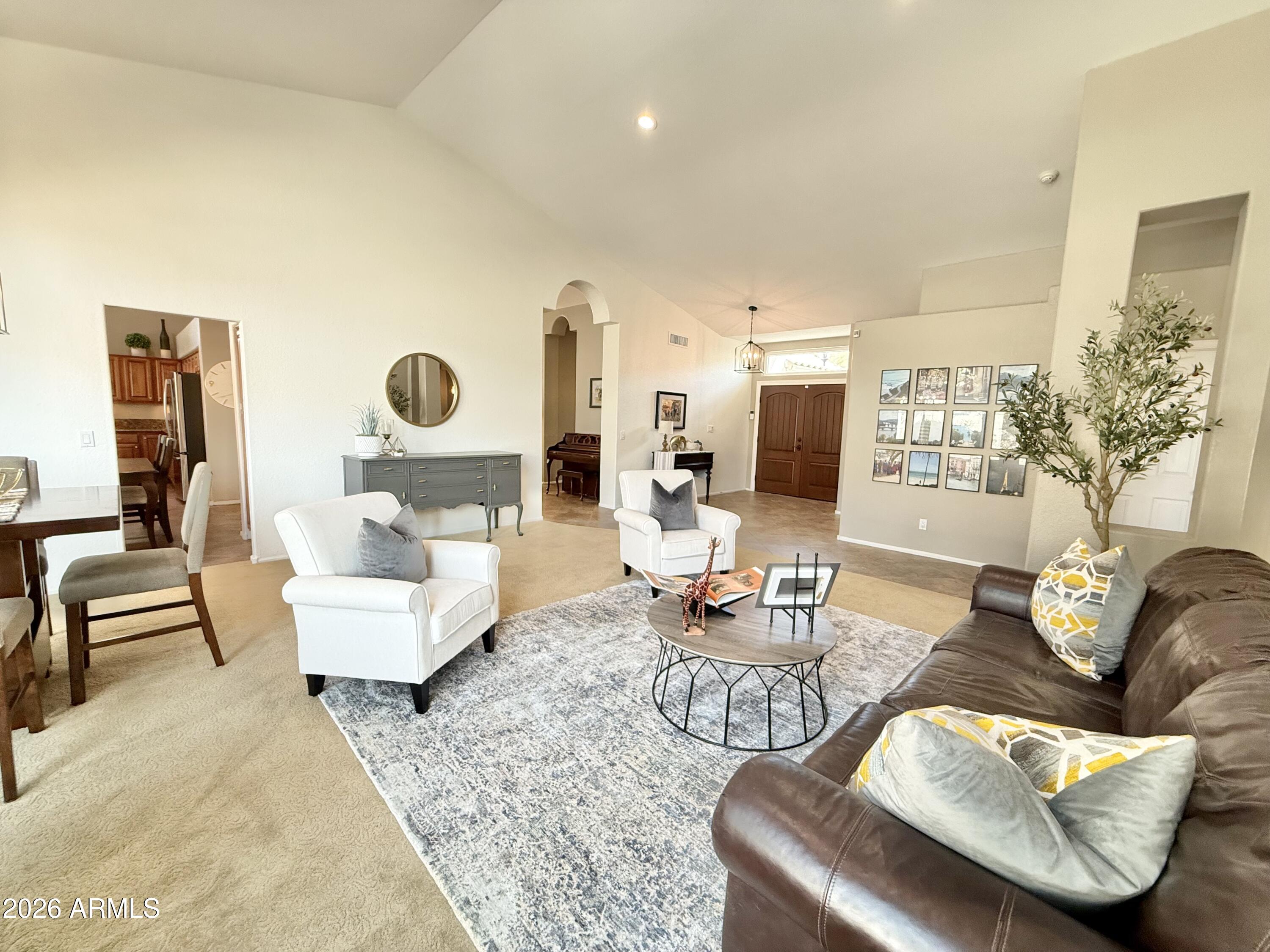 208 E SOUTH FORK Drive