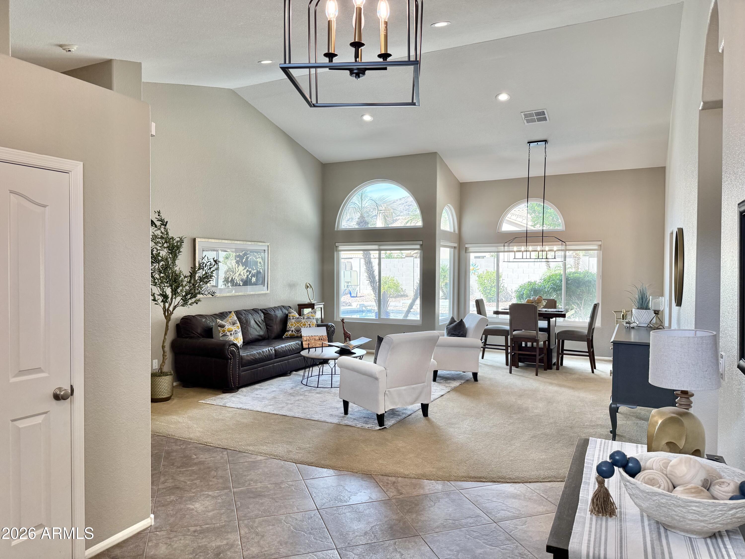 208 E SOUTH FORK Drive