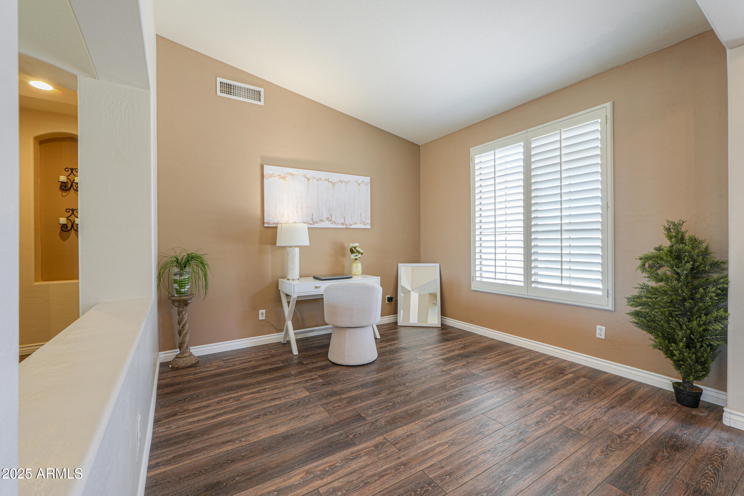 2041 E PALM BEACH Drive