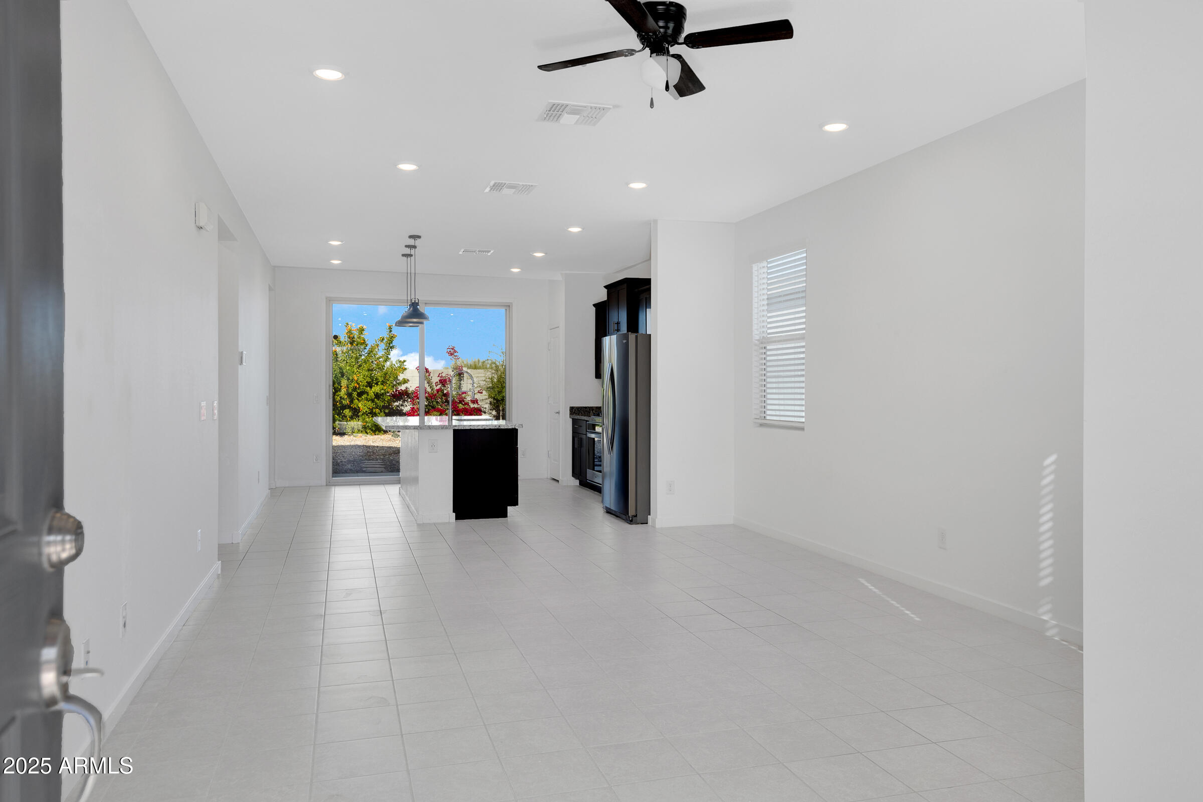 4584 W STICKLEAF Way