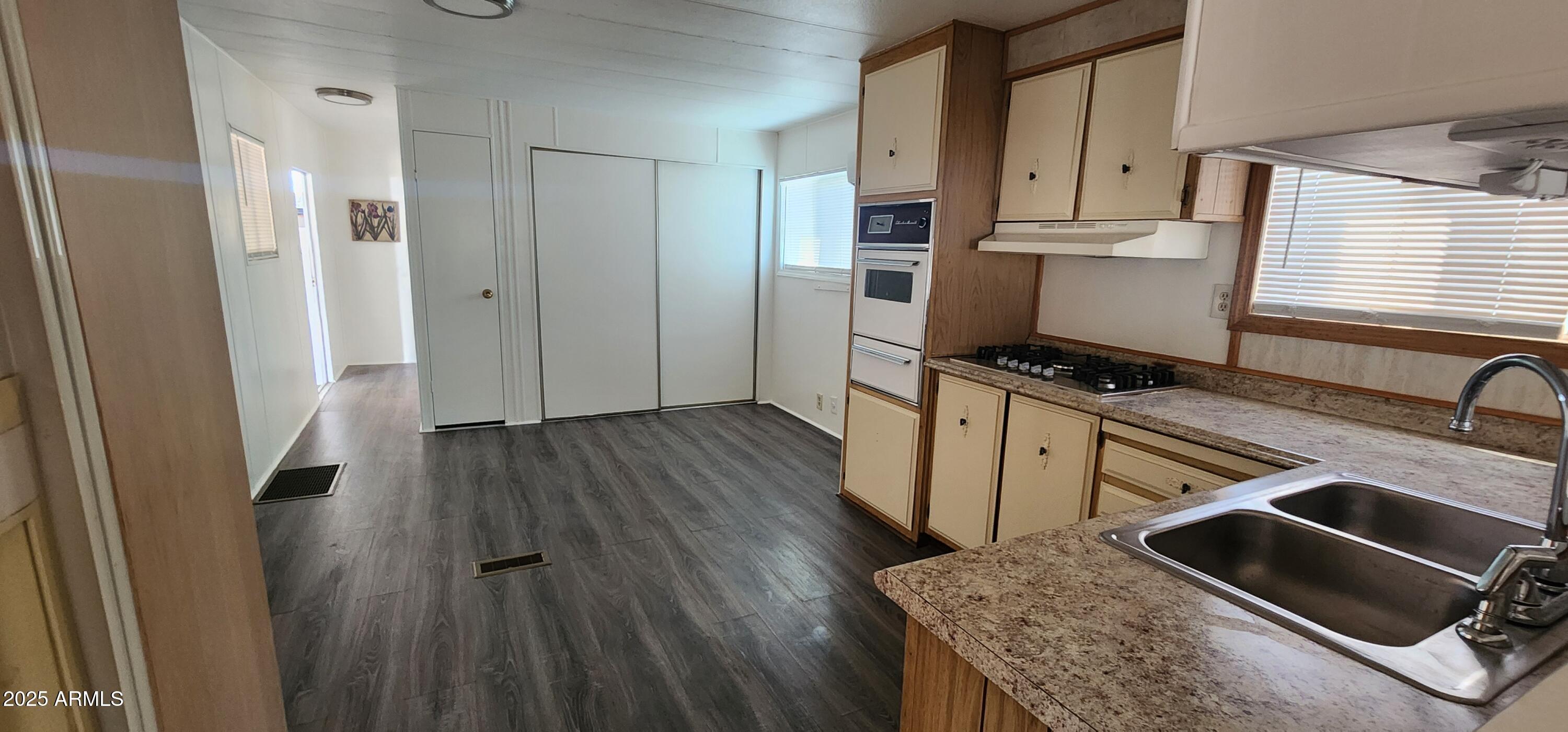 Twin Knolls Mobile home villa - 55+ Age Restriction - Residential