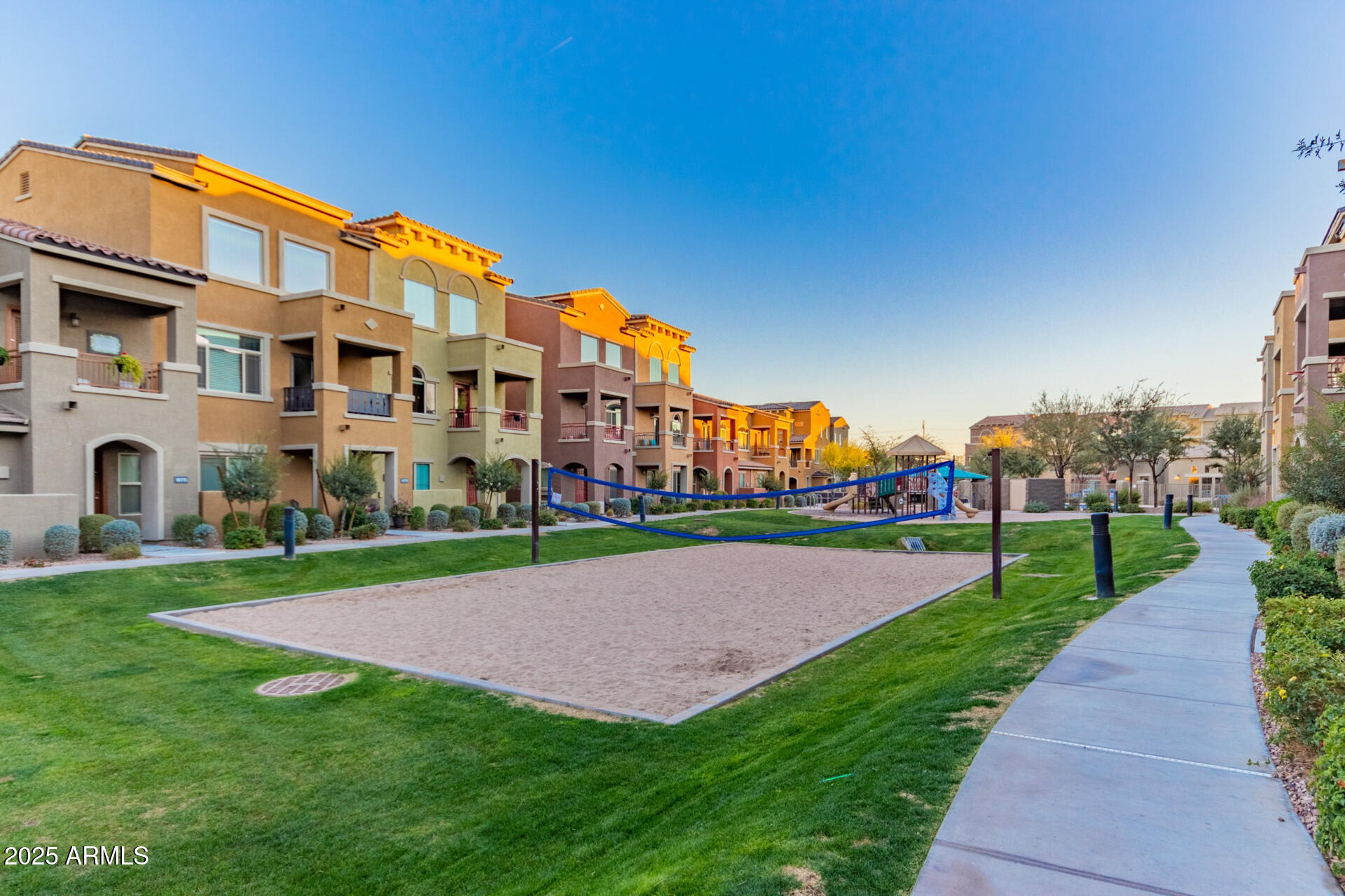 240 W JUNIPER Avenue 1010