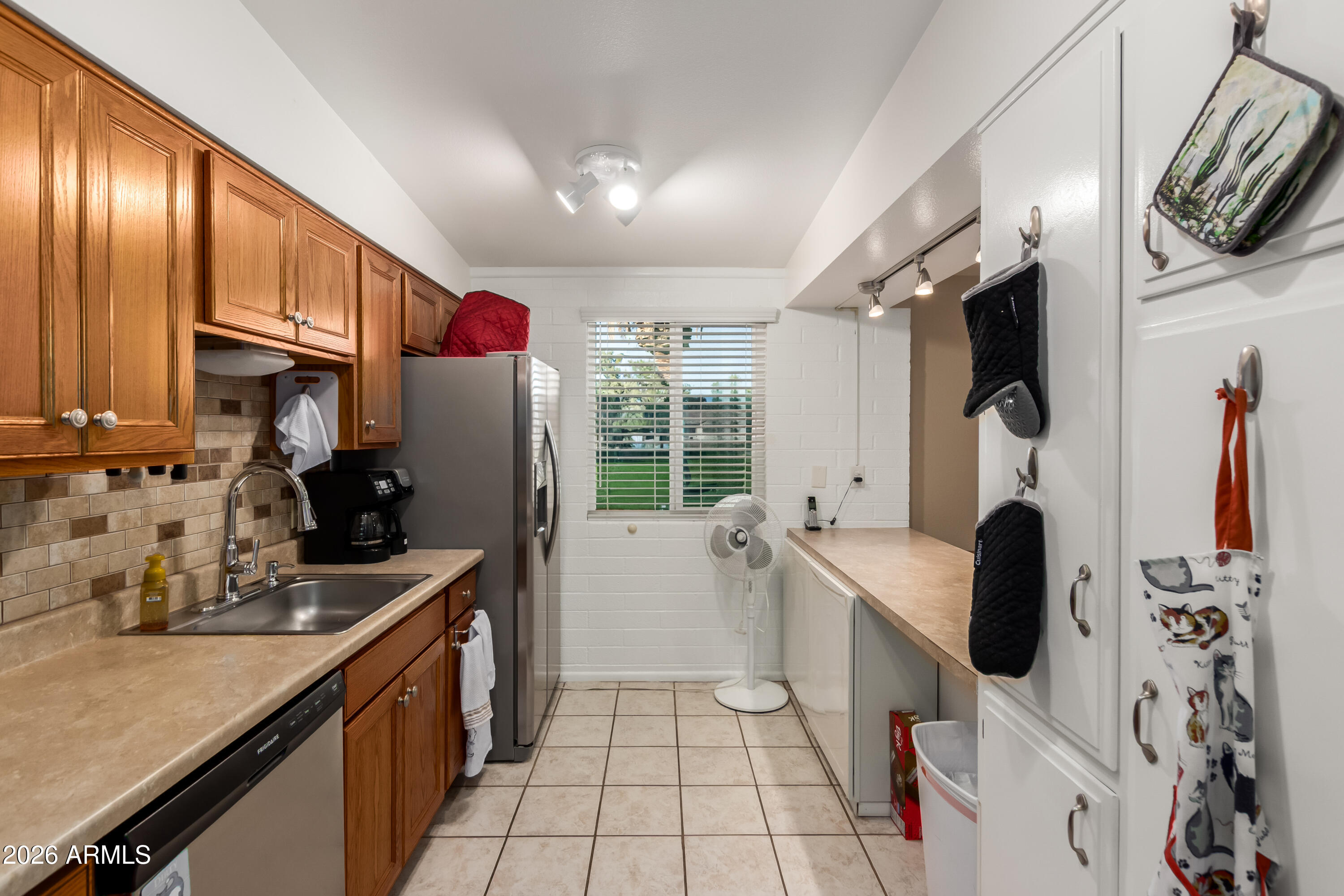 10409 W PEORIA Avenue