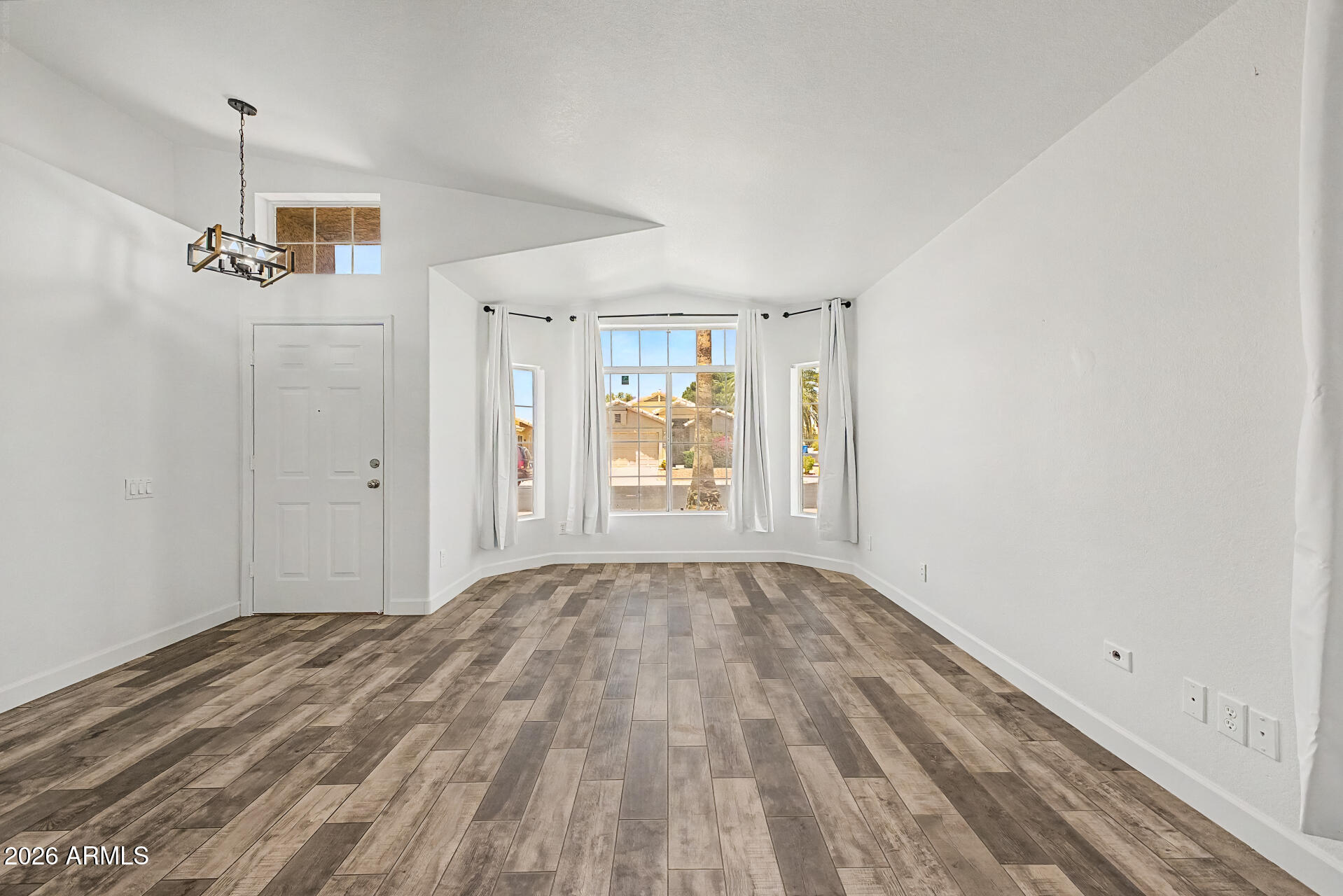 3417 E KELTON Lane