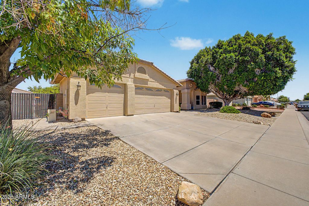 Photo of 7672 W Betty Elyse Lane, Peoria, AZ 85382 (MLS # 7026424)