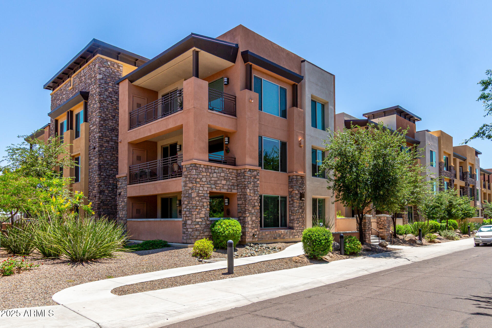 4803 N WOODMERE FAIRWAY -- 1002