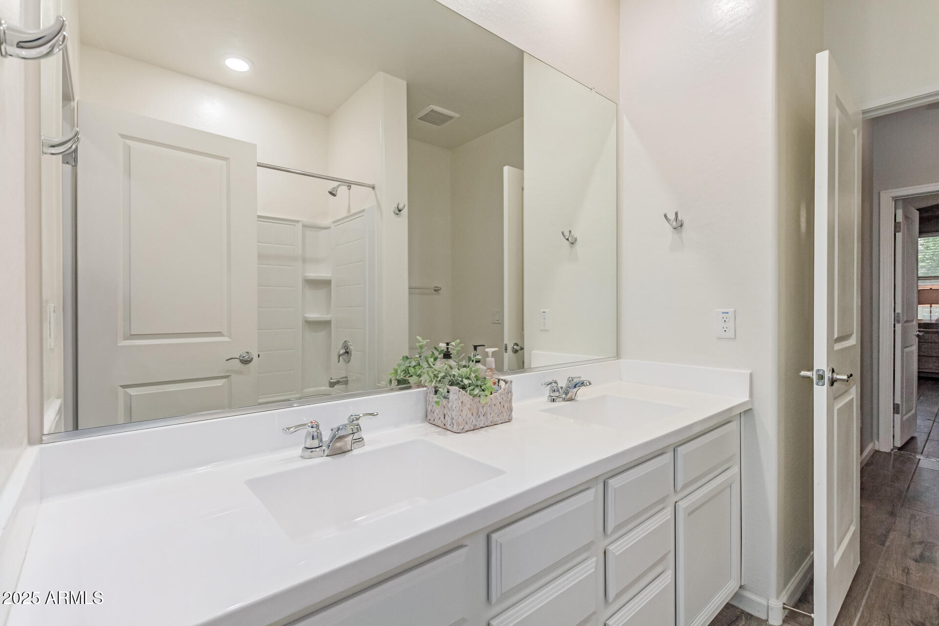 Phoenix, Arizona 85041, United States, 5 Bedrooms Bedrooms, ,3 BathroomsBathrooms,Residential,Active,159428