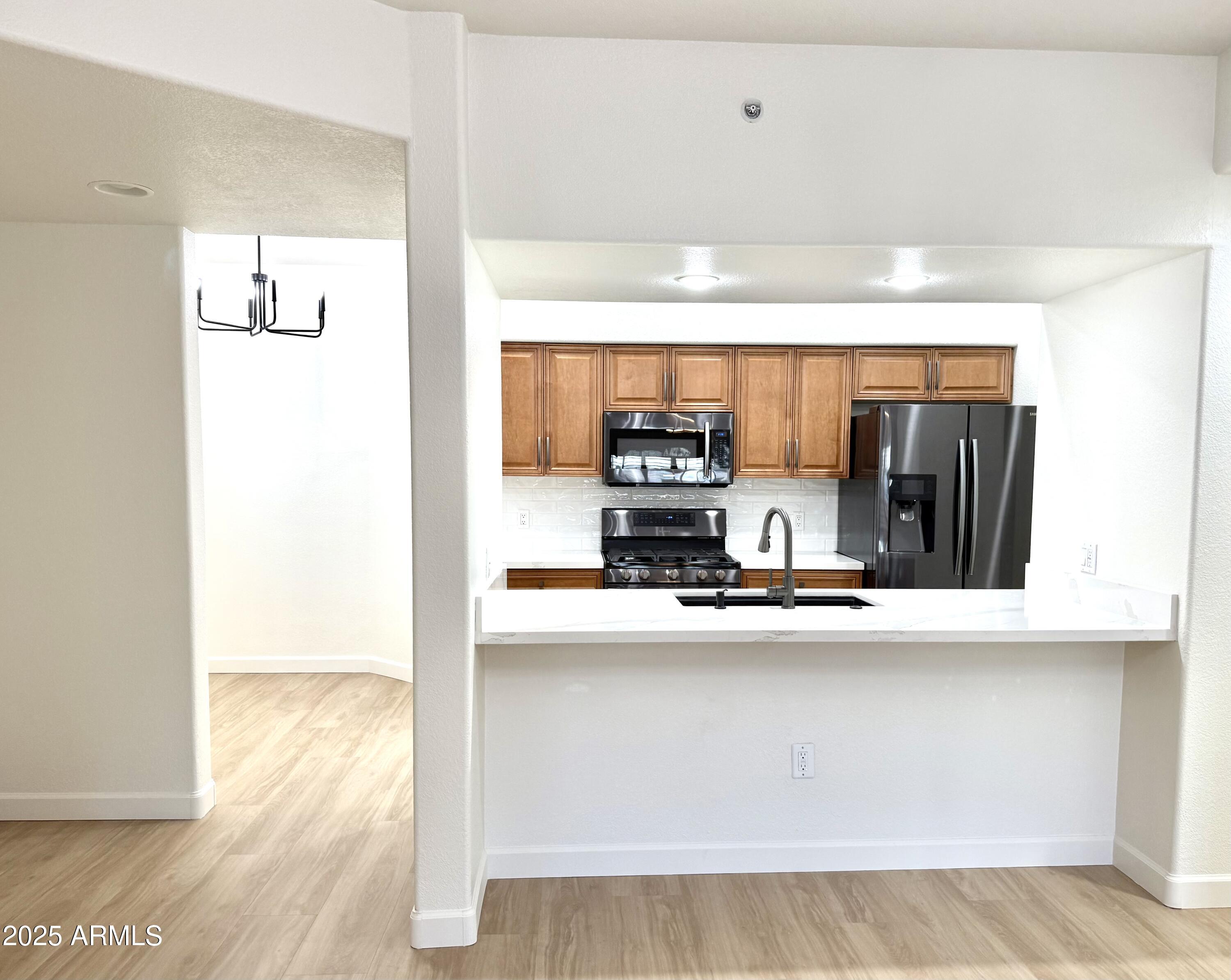 7401 W ARROWHEAD CLUBHOUSE Drive 1015