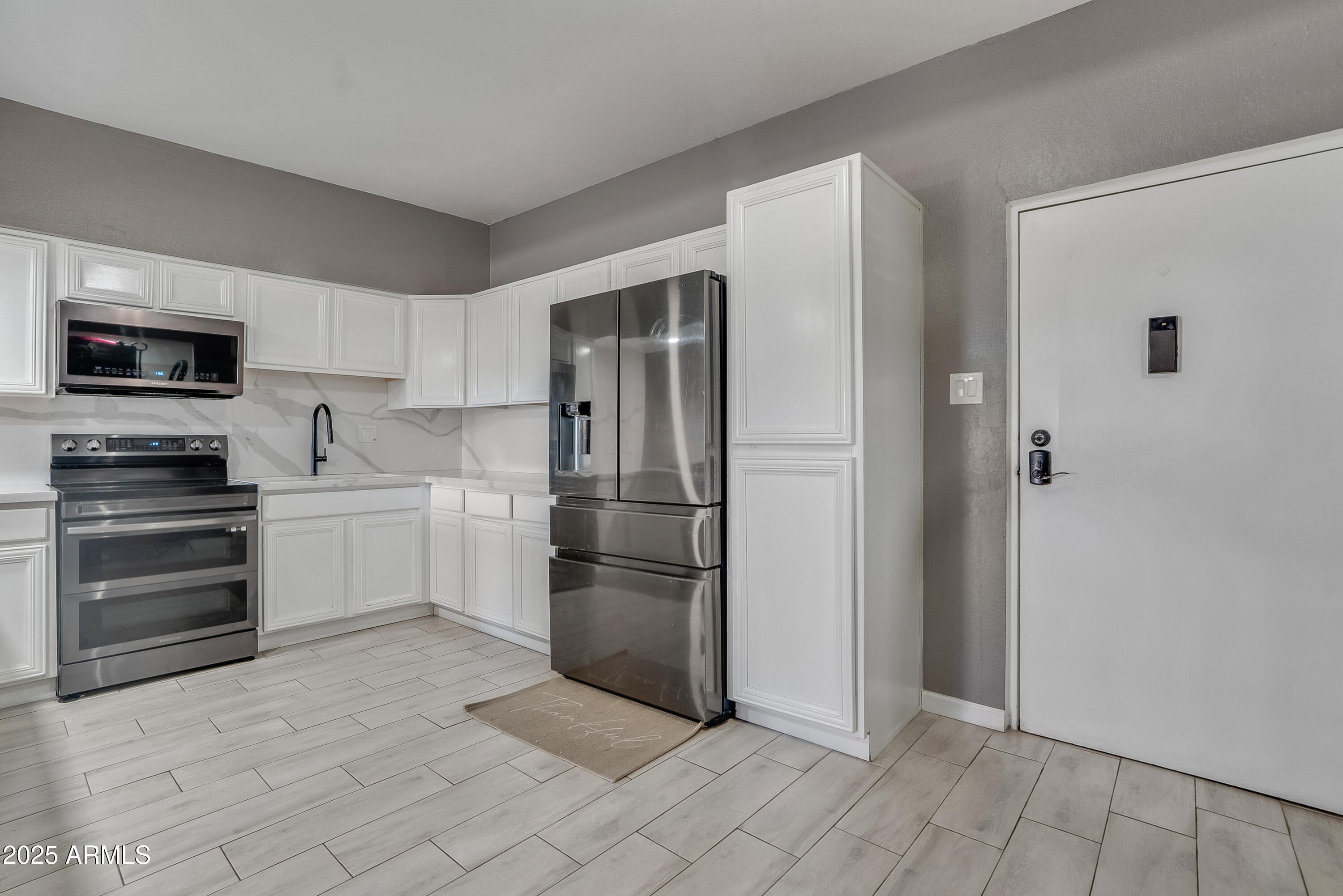 355 E THOMAS Road B206