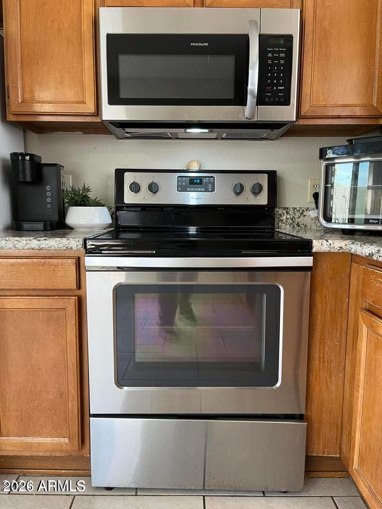 3946 W Camino Del Rio --