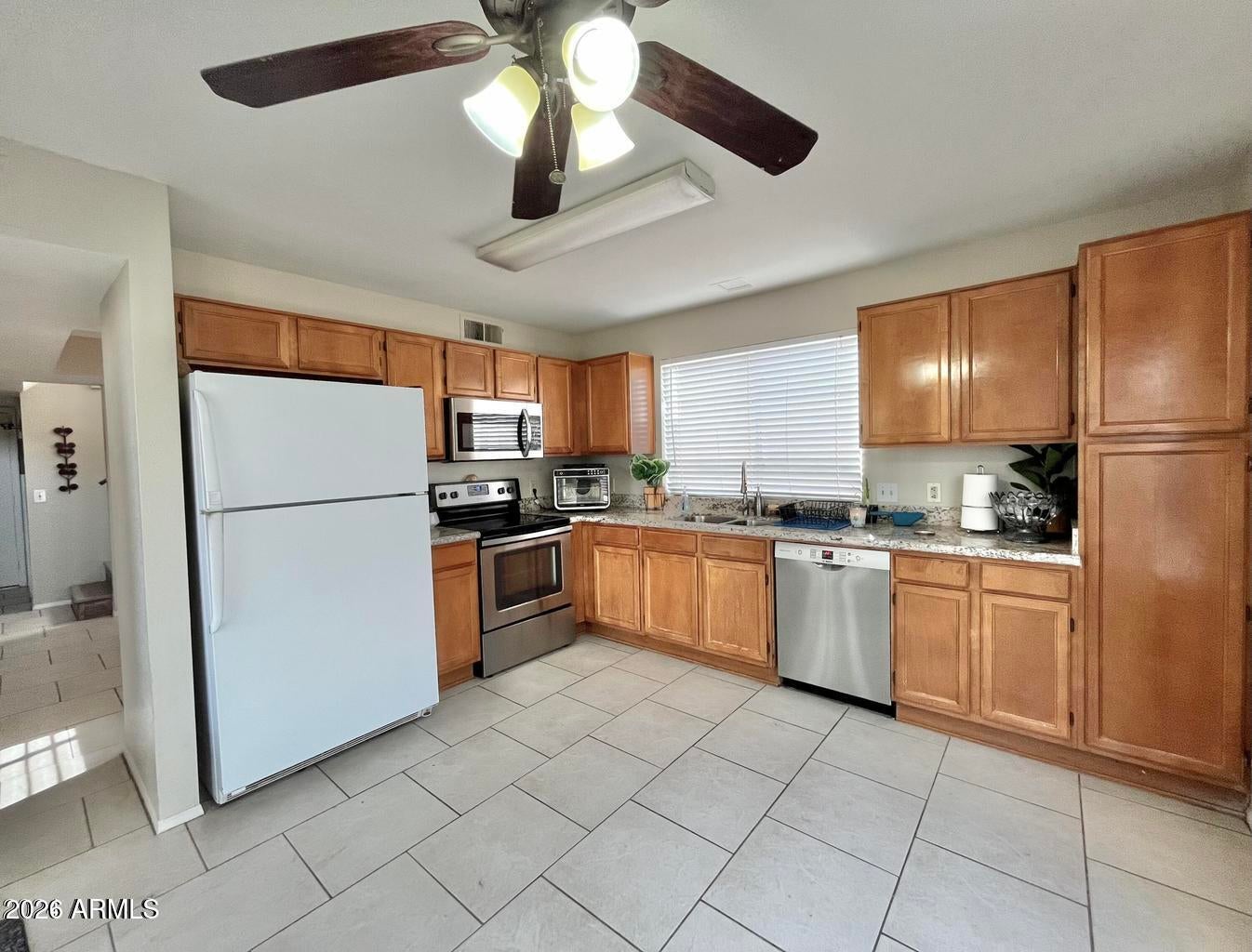 3946 W Camino Del Rio --