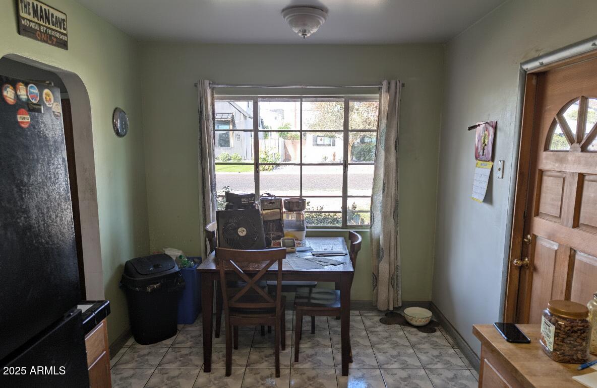 4421 E GLENROSA Avenue