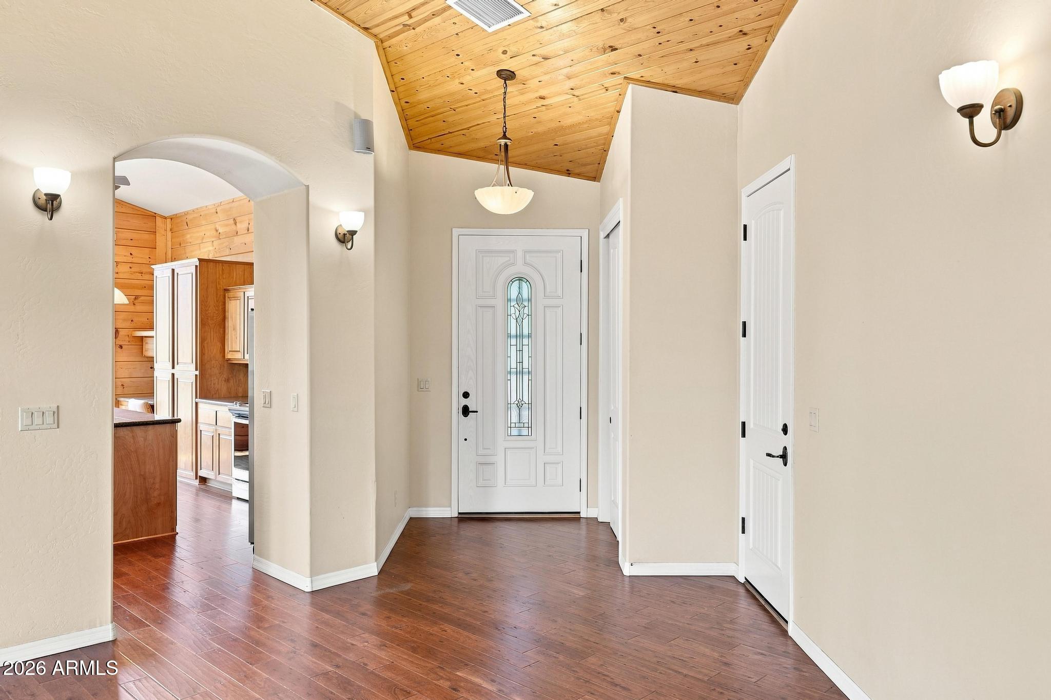 24 E SADDLEBACK Trail