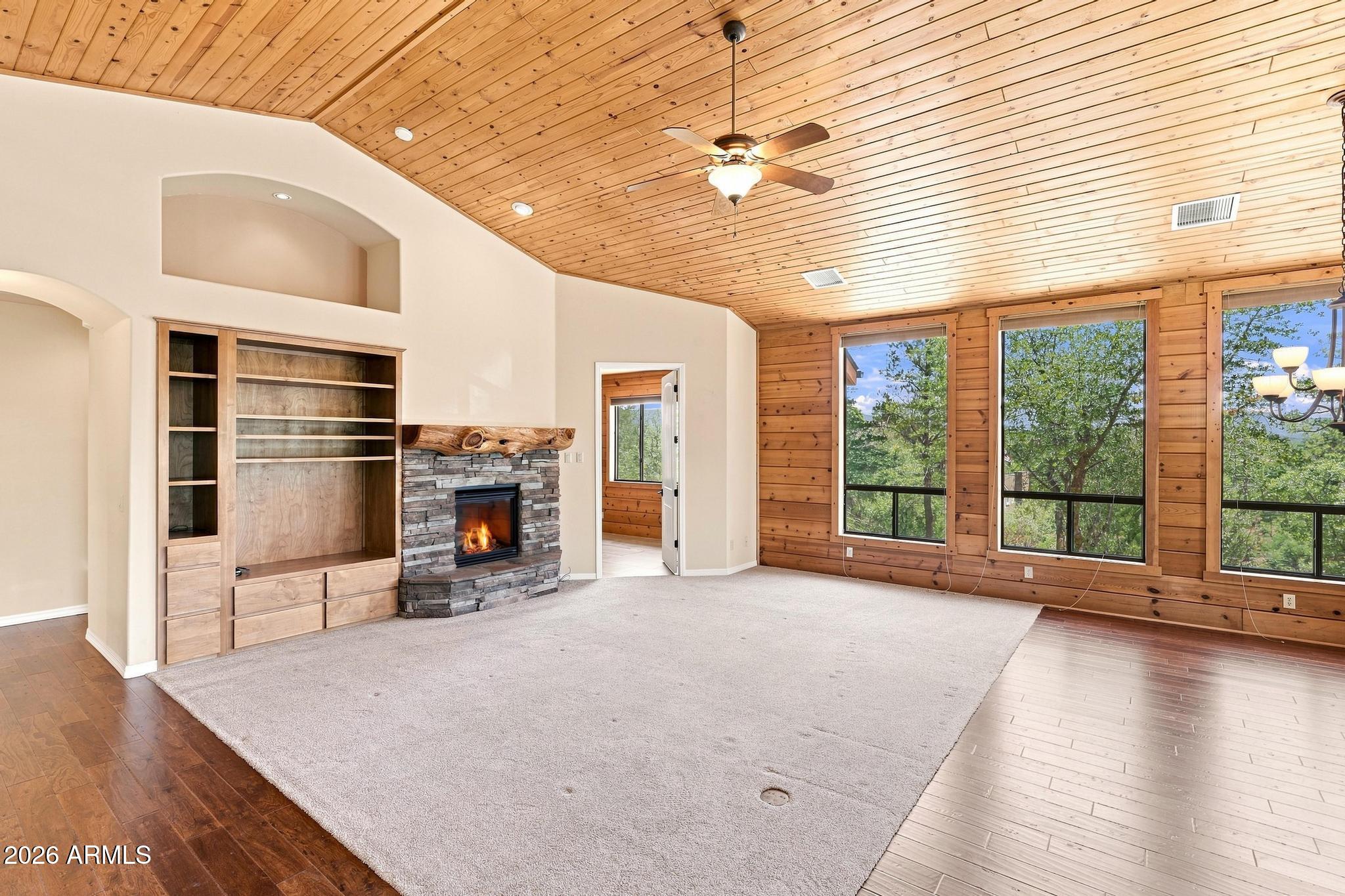 24 E SADDLEBACK Trail