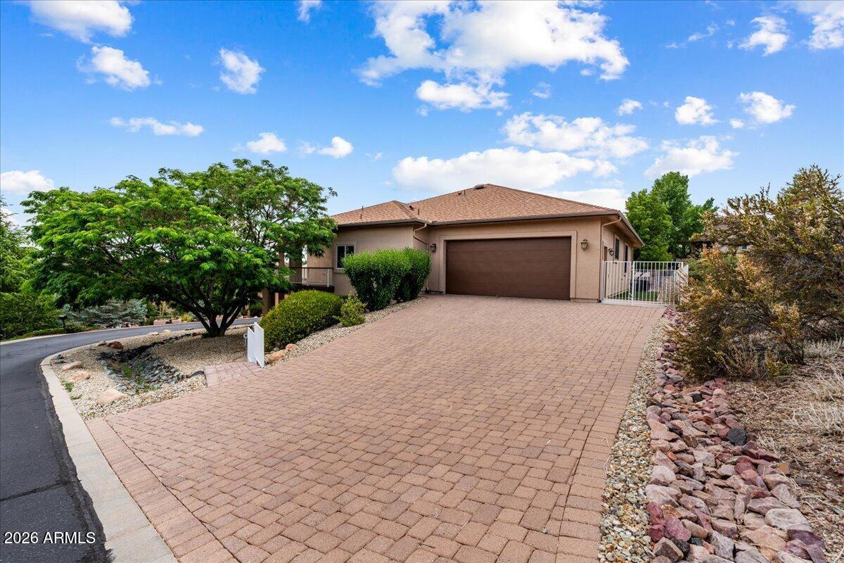 272 HONEYSUCKLE Circle