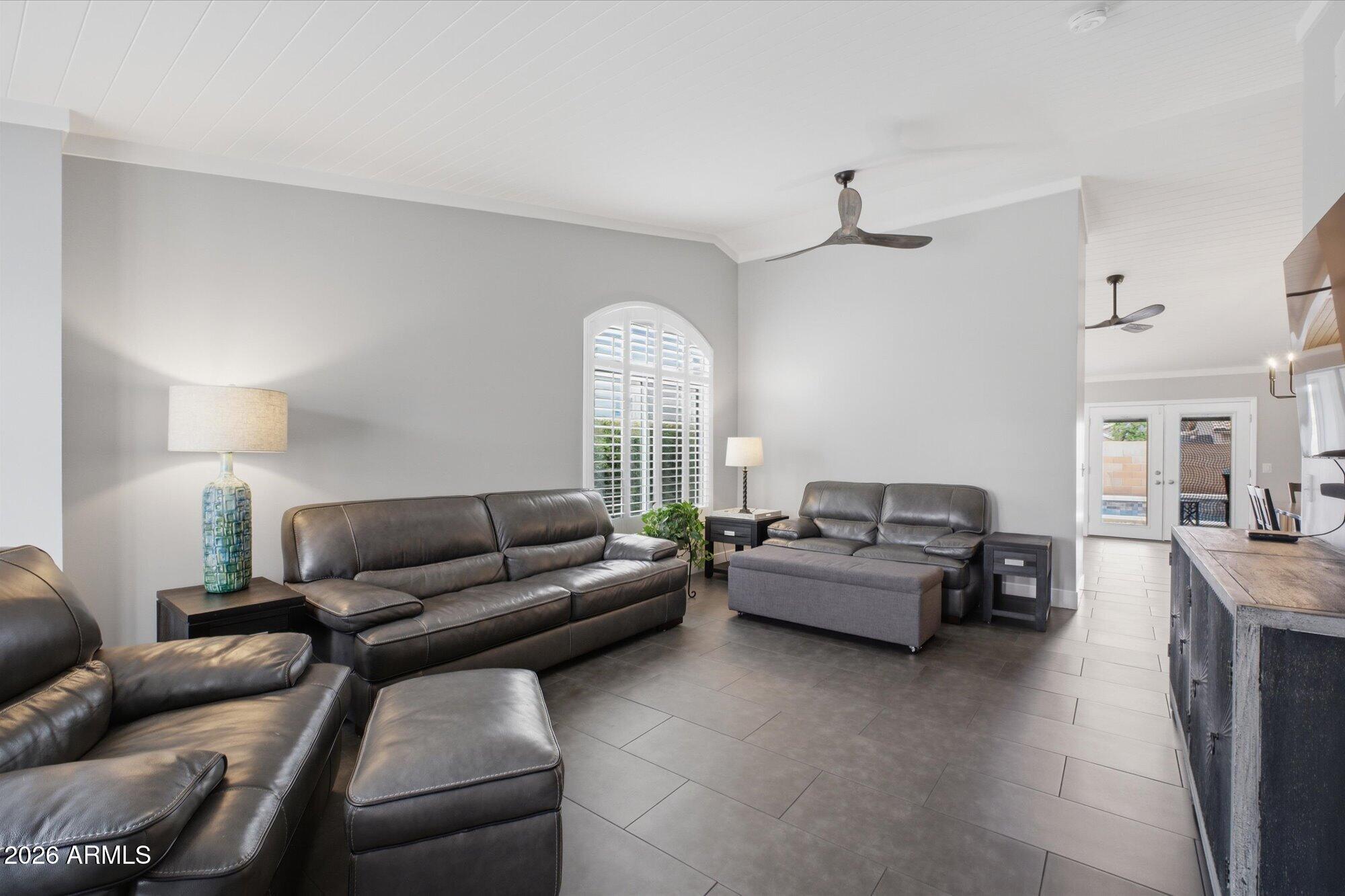 1705 W MERRILL Lane