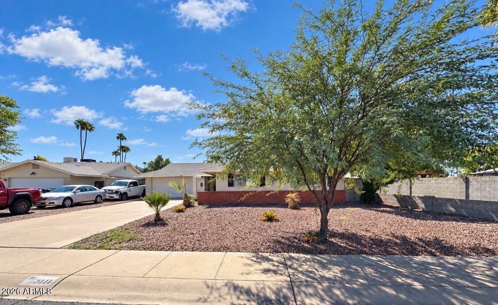 Photo of 3411 W Redfield Road, Phoenix, AZ 85053 (MLS # 7094940)