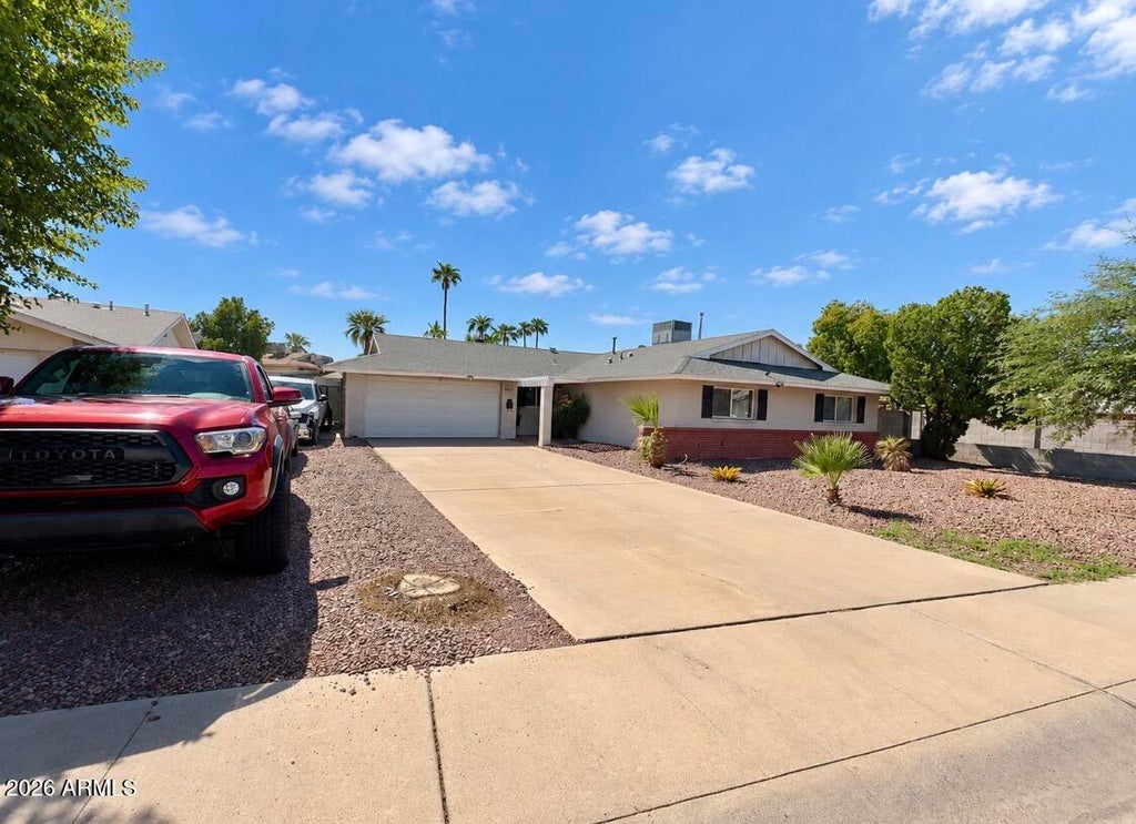 Photo of 3411 W Redfield Road, Phoenix, AZ 85053 (MLS # 7094940)