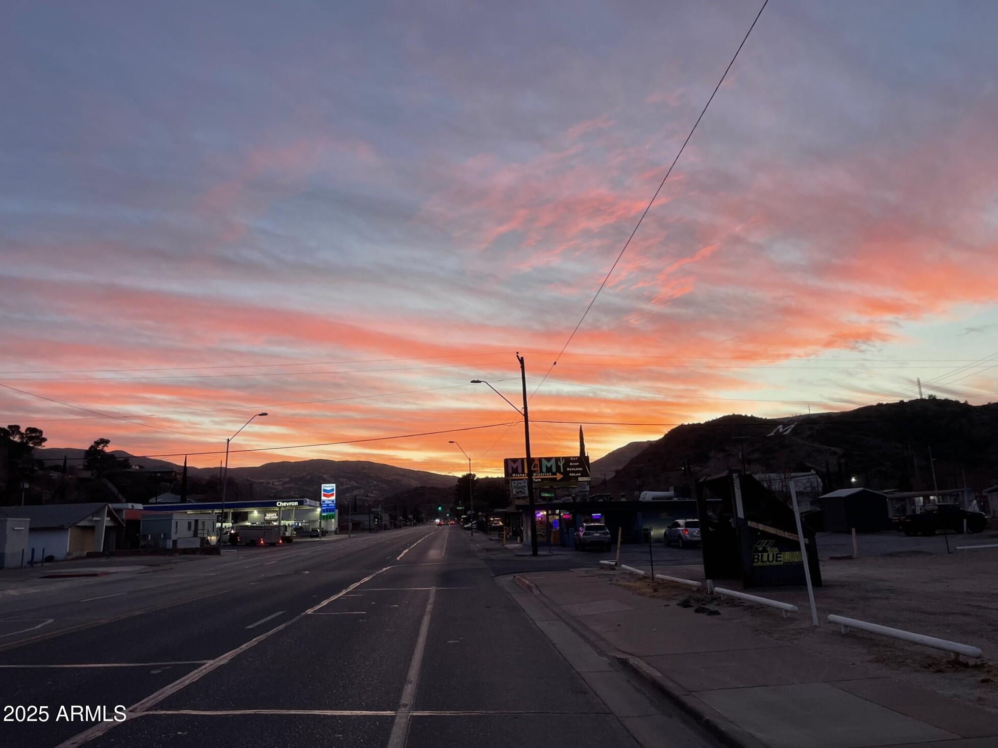 627 W LIVE OAK Street