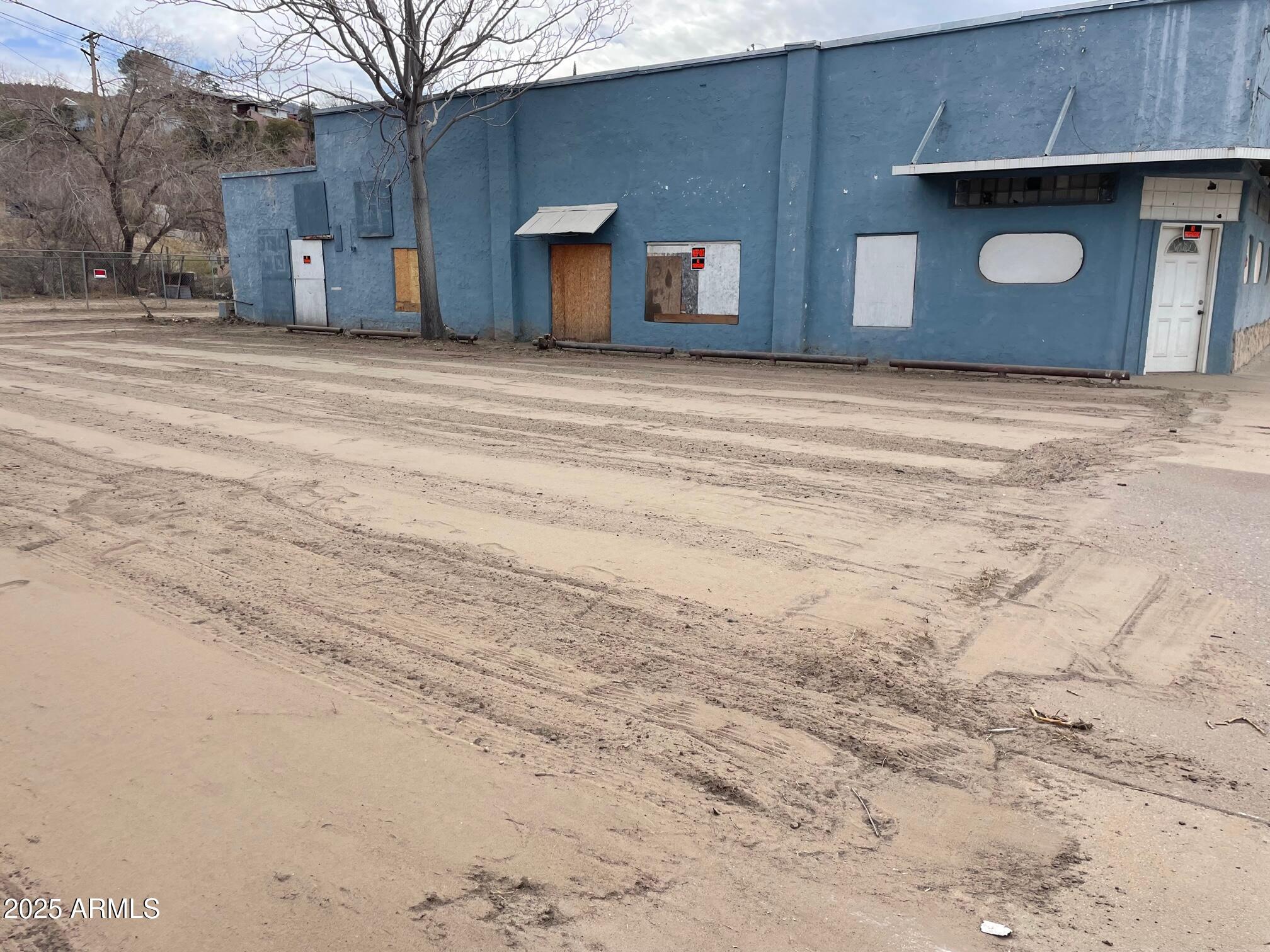 627 W LIVE OAK Street