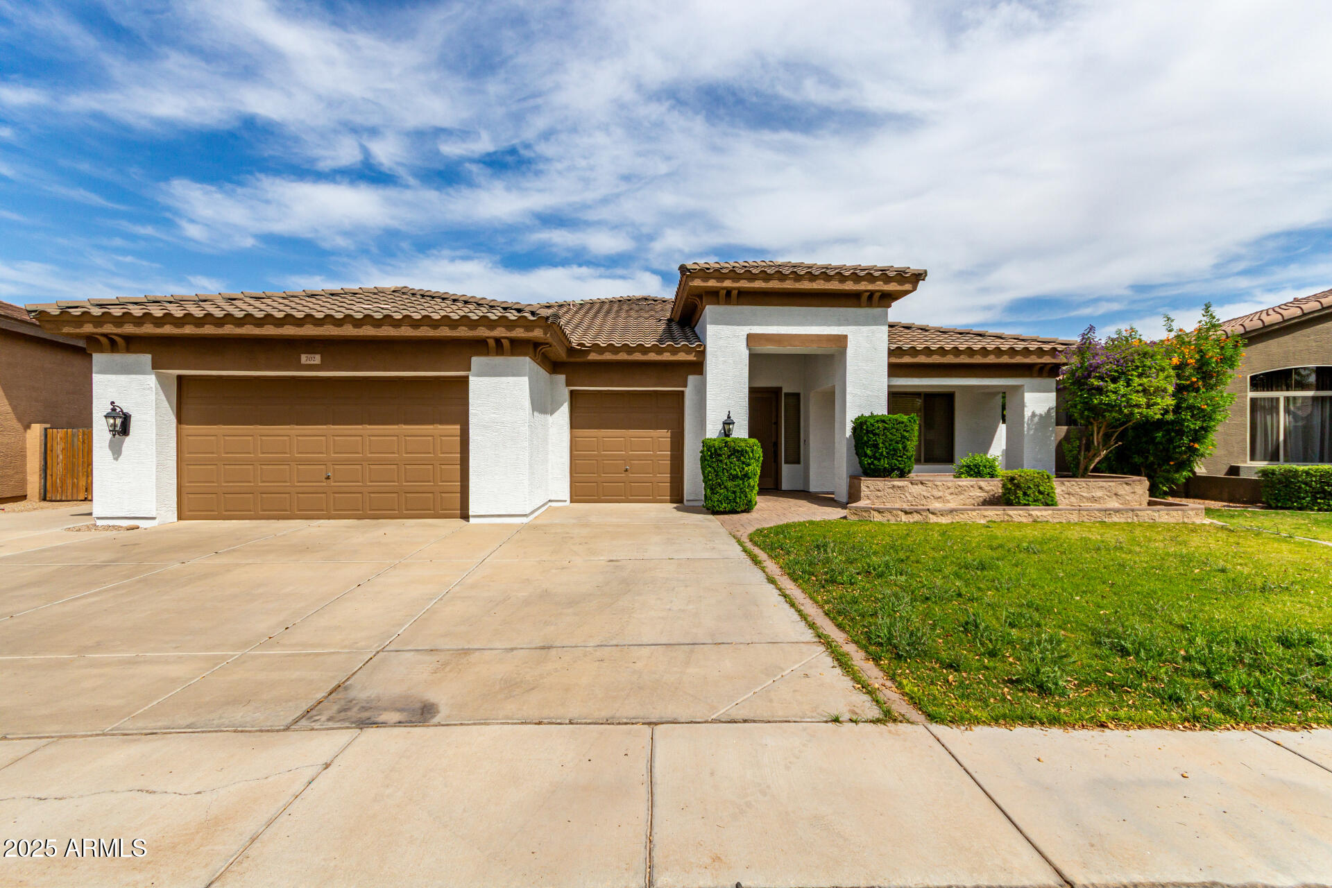 702 E CAPRICORN Way
