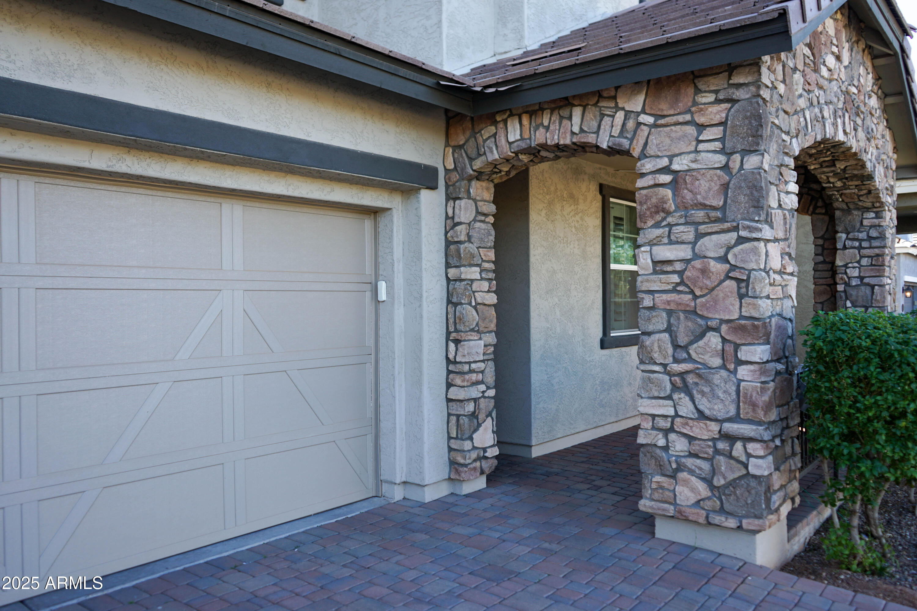 10037 E NOPAL Avenue