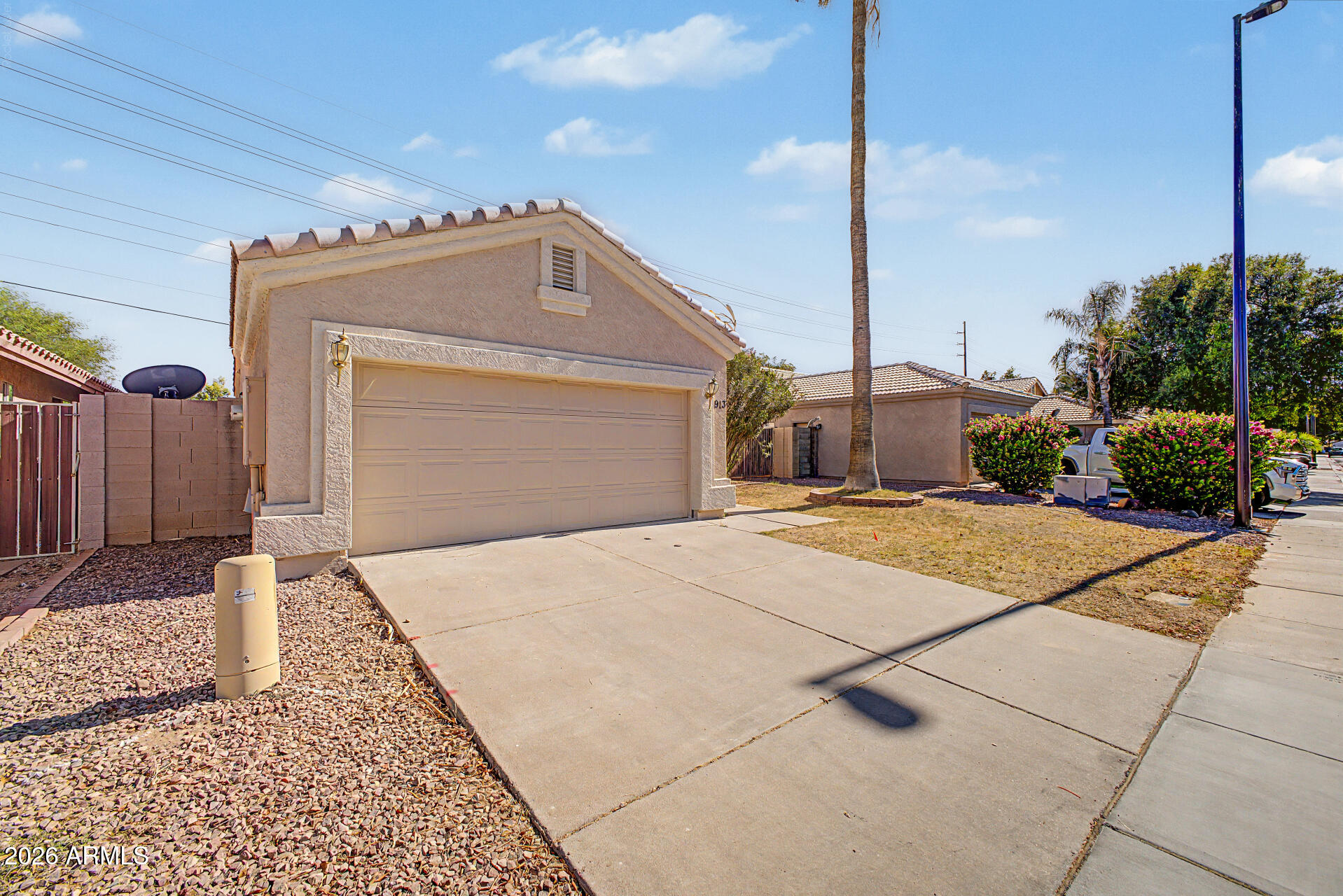 1913 E MARQUETTE Drive
