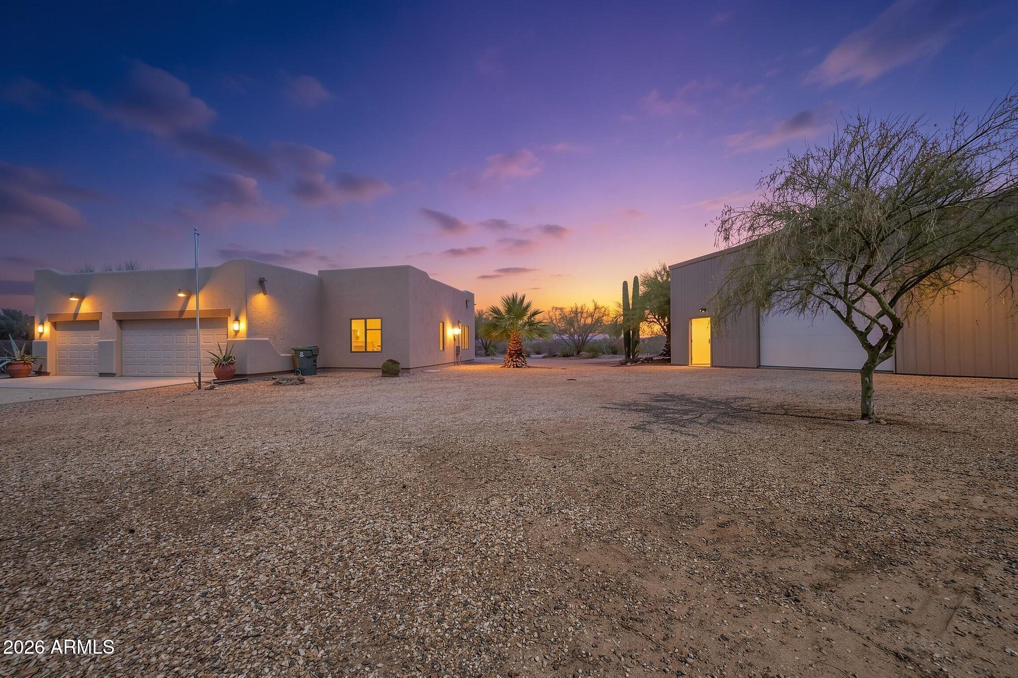 25617 W QUAILS NEST Lane