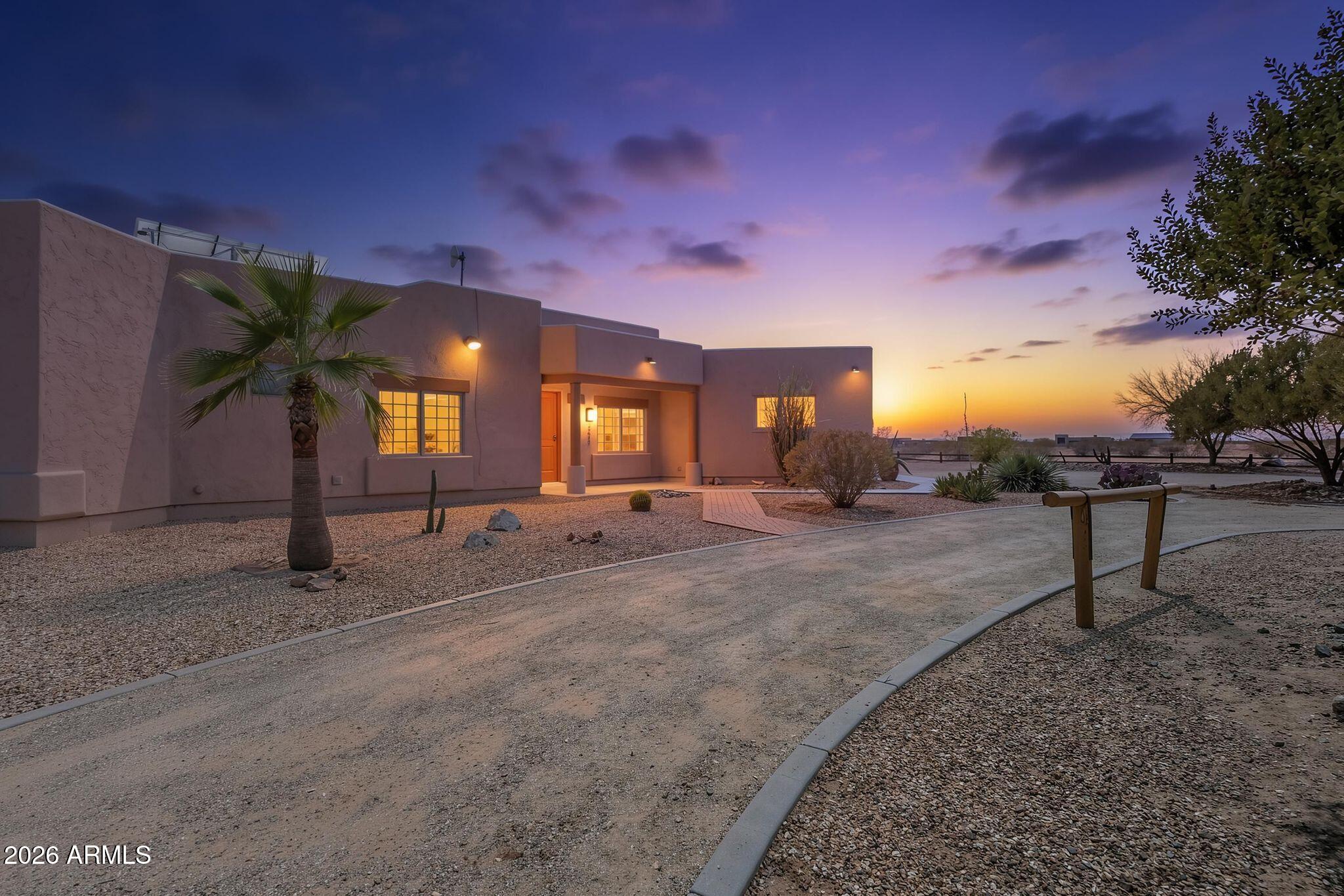 25617 W QUAILS NEST Lane