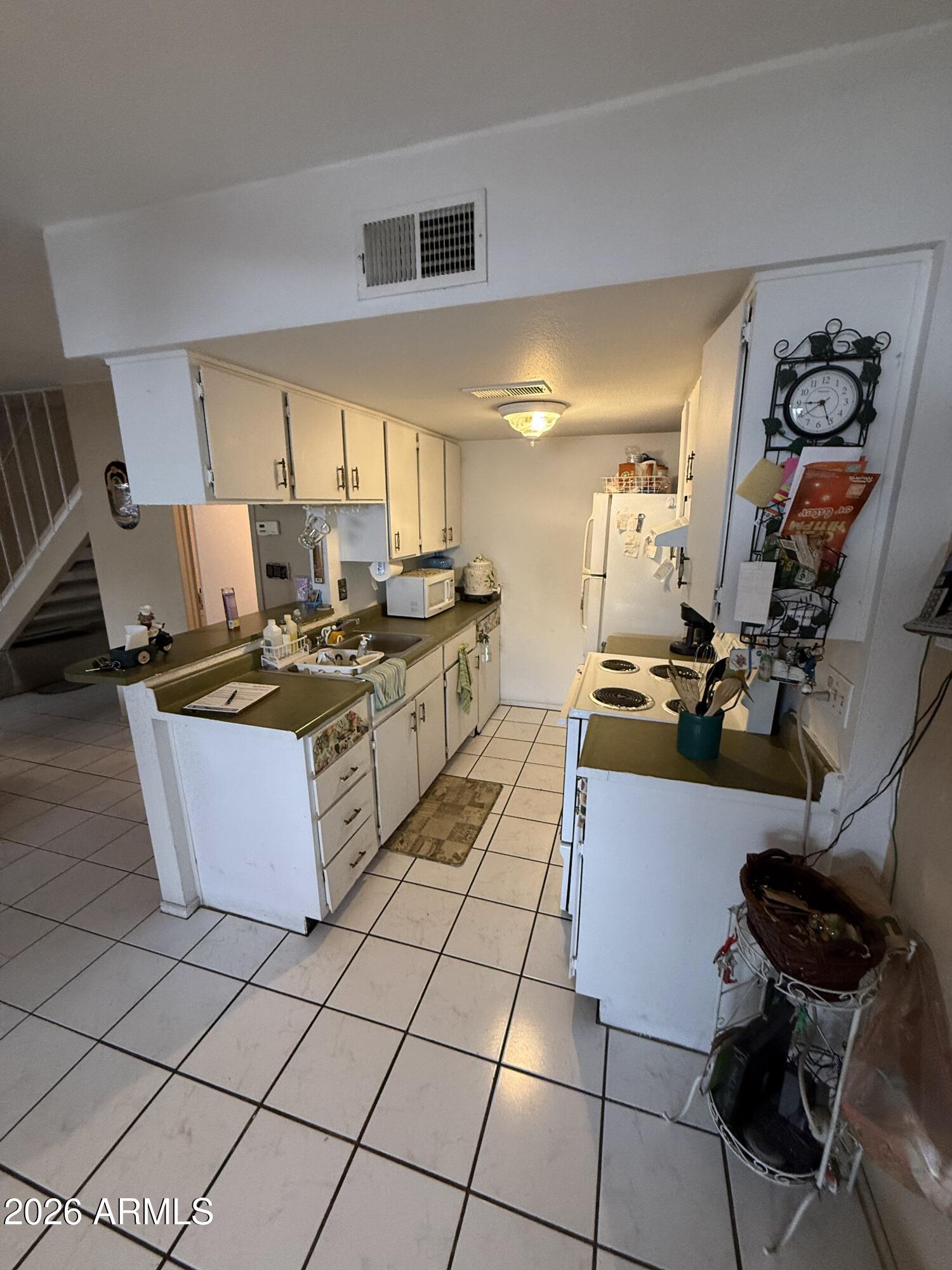 2132 W GLENROSA Avenue 84B