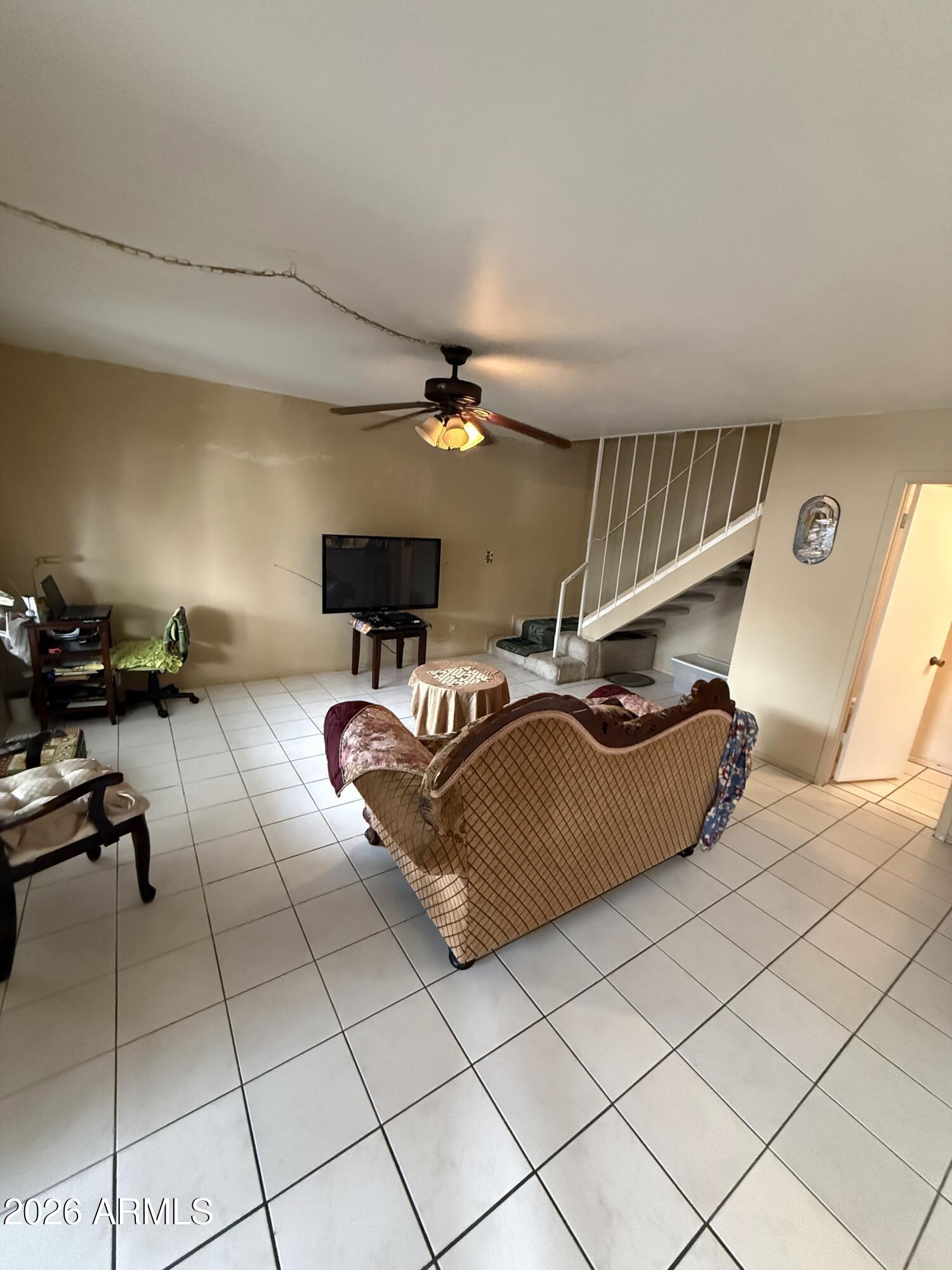 2132 W GLENROSA Avenue 84B