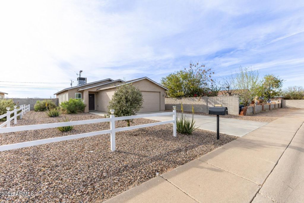 Photo of 860 S Main Street, Coolidge, AZ 85128 (MLS # 6989422)