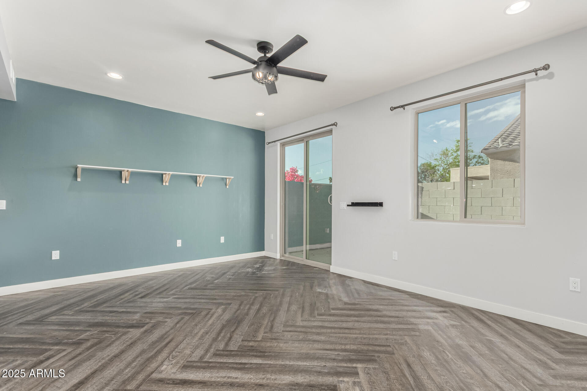 1056 N MILLER Road