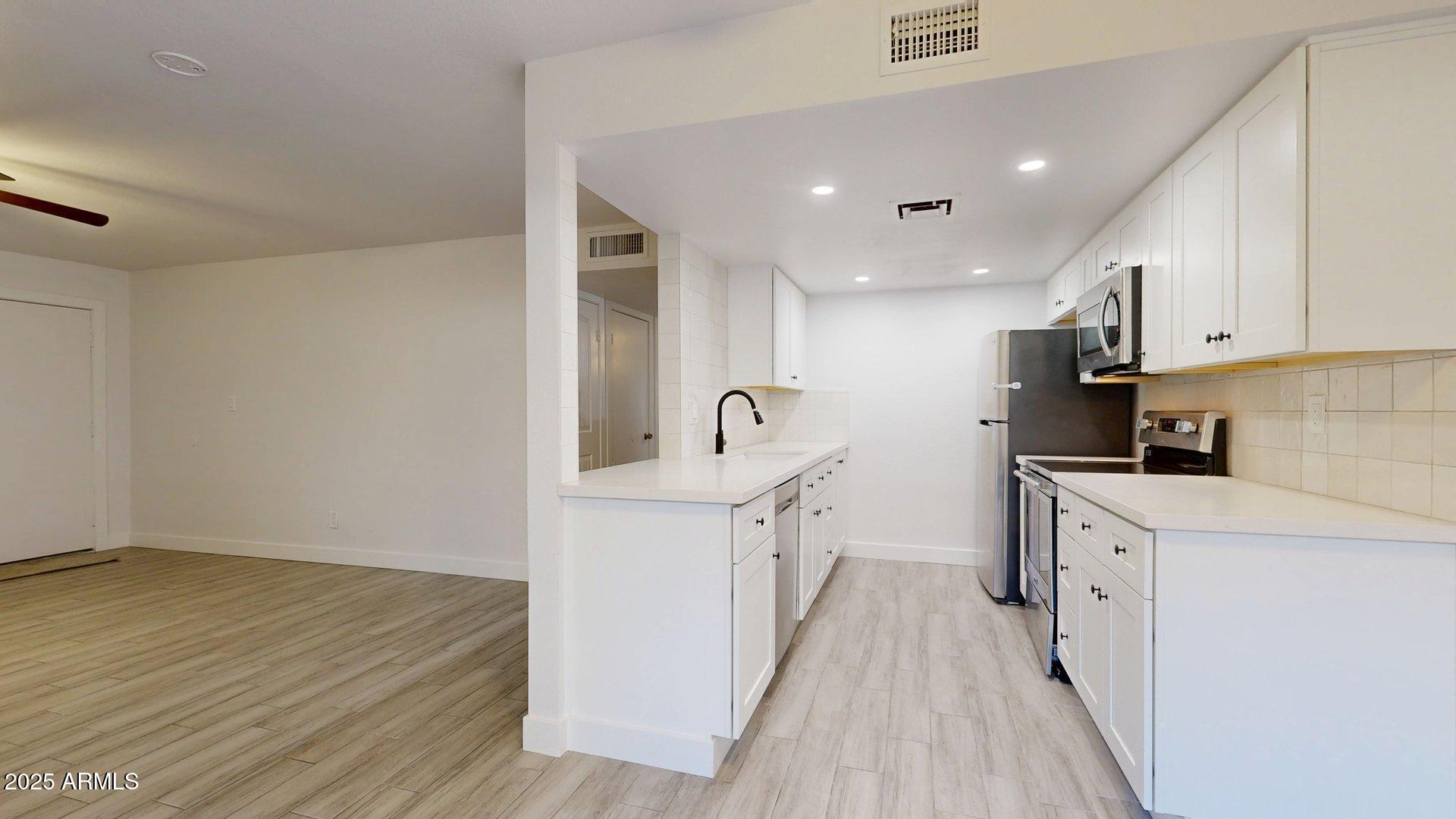 1118 N GRANITE REEF Road