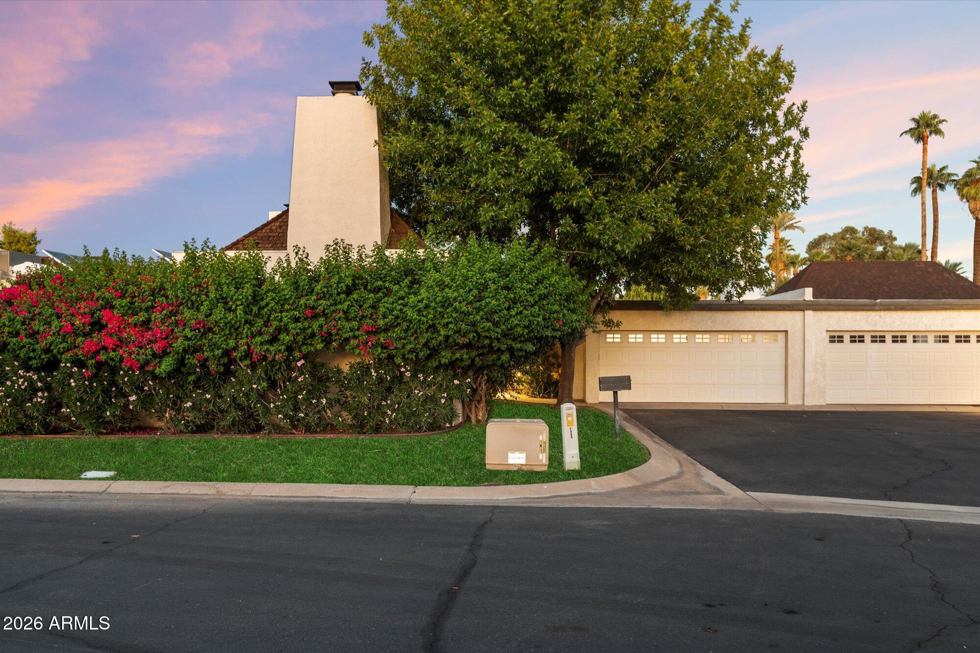 7005 N BARBADOS Place