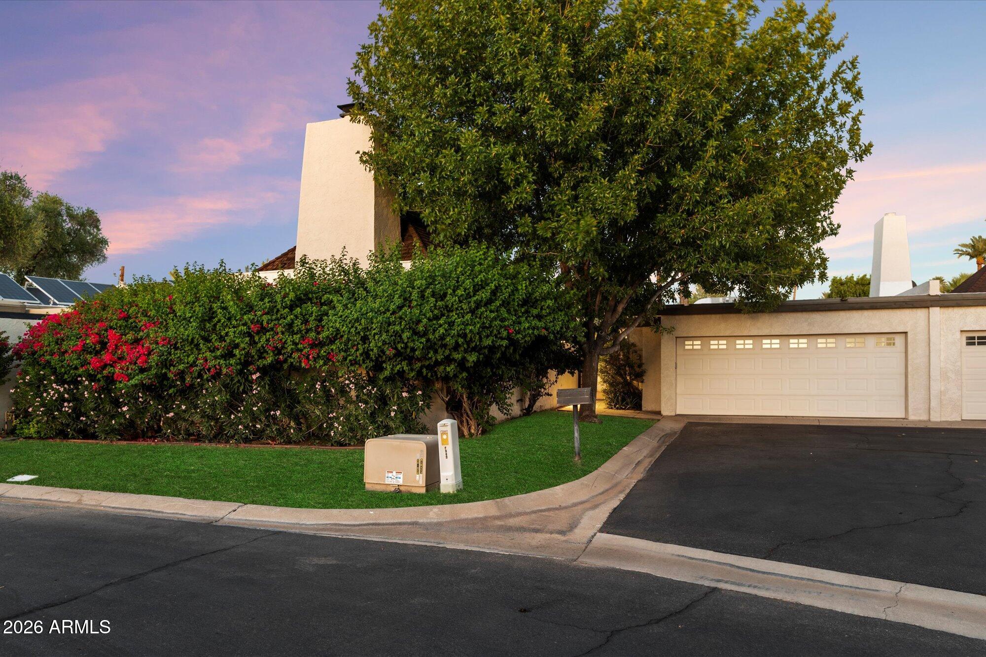 7005 N BARBADOS Place