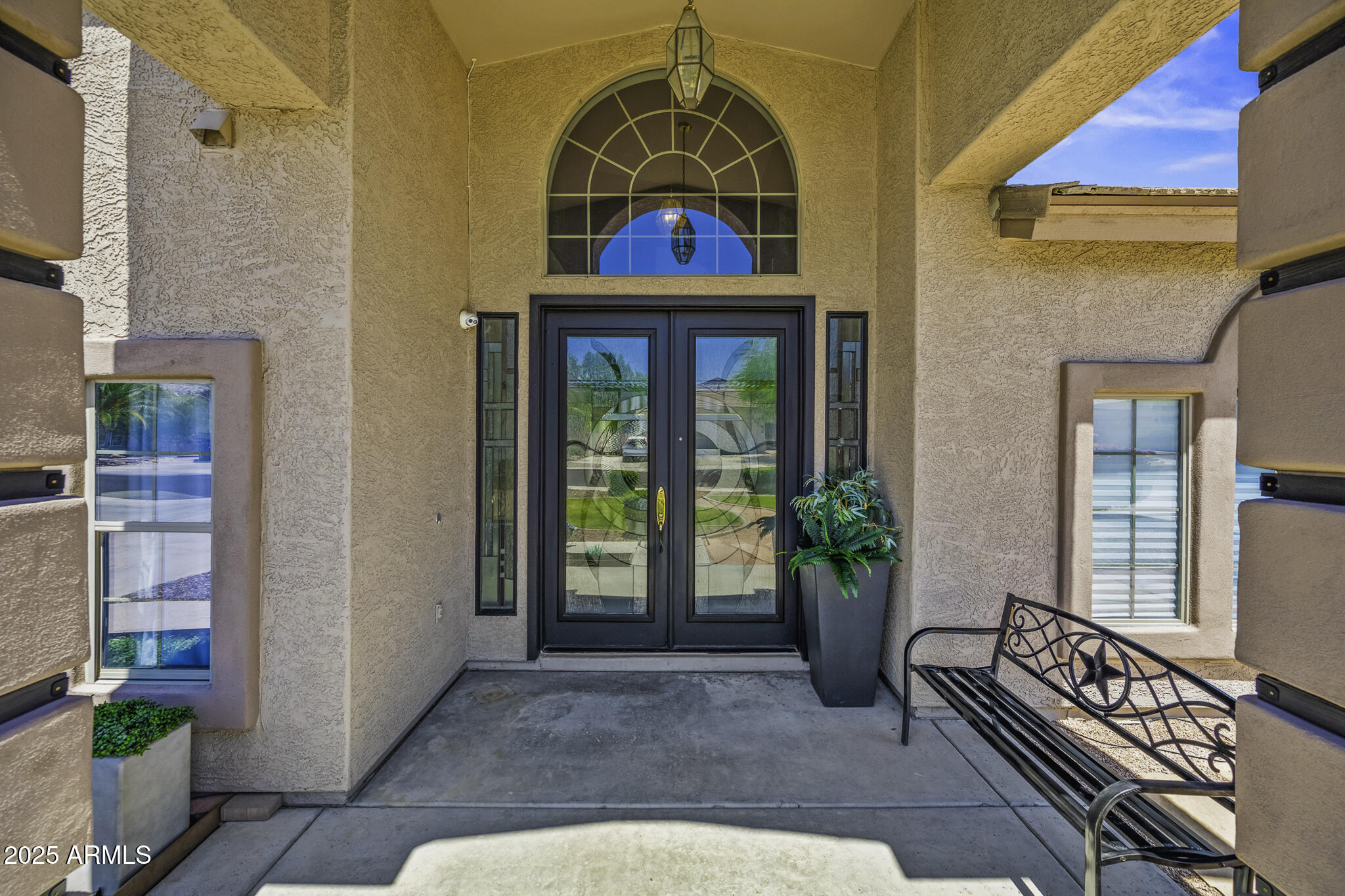 112 E JOSEPH Way