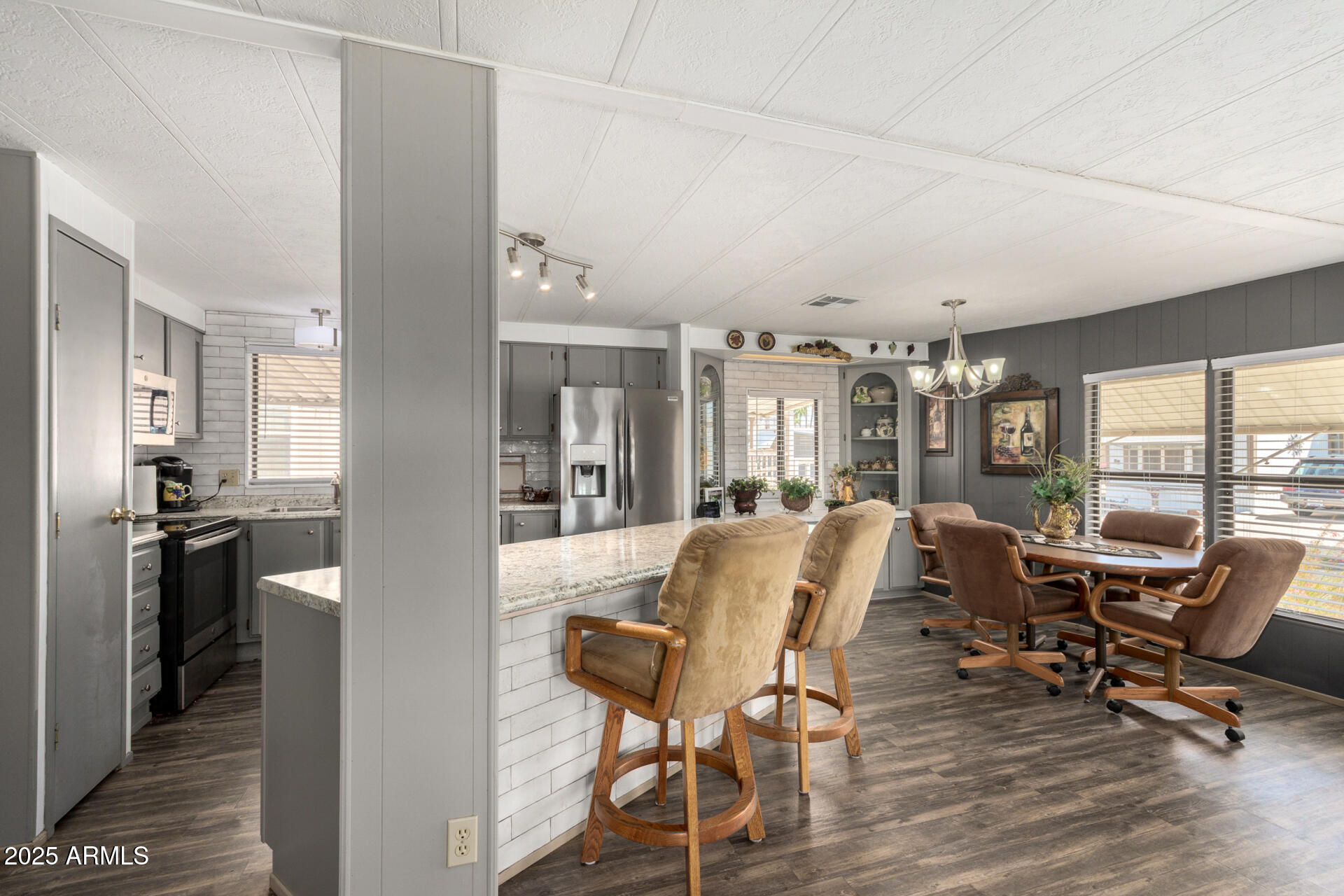 9333 E UNIVERSITY Drive 83