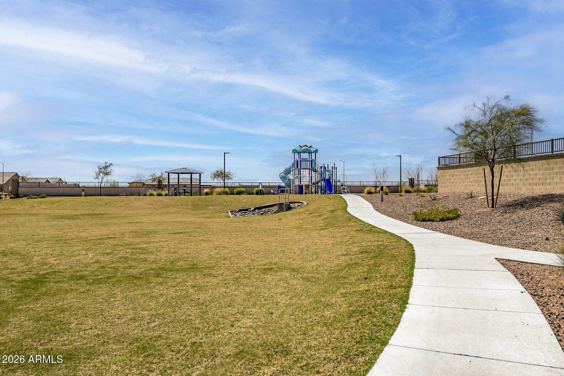 658 W Red Hawk Court