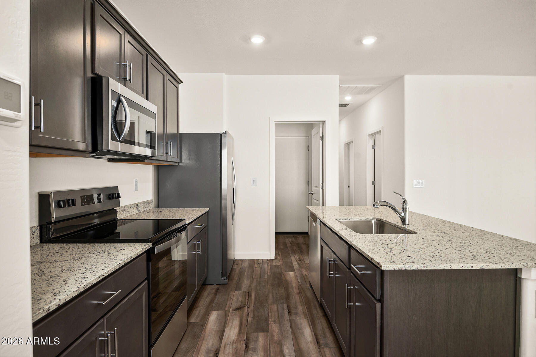 658 W Red Hawk Court