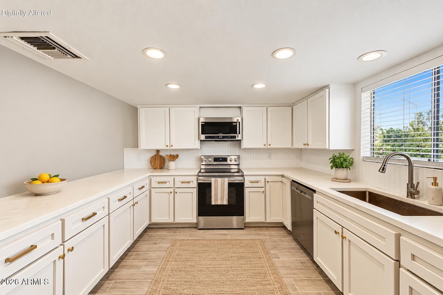 3112 E GABLE Circle