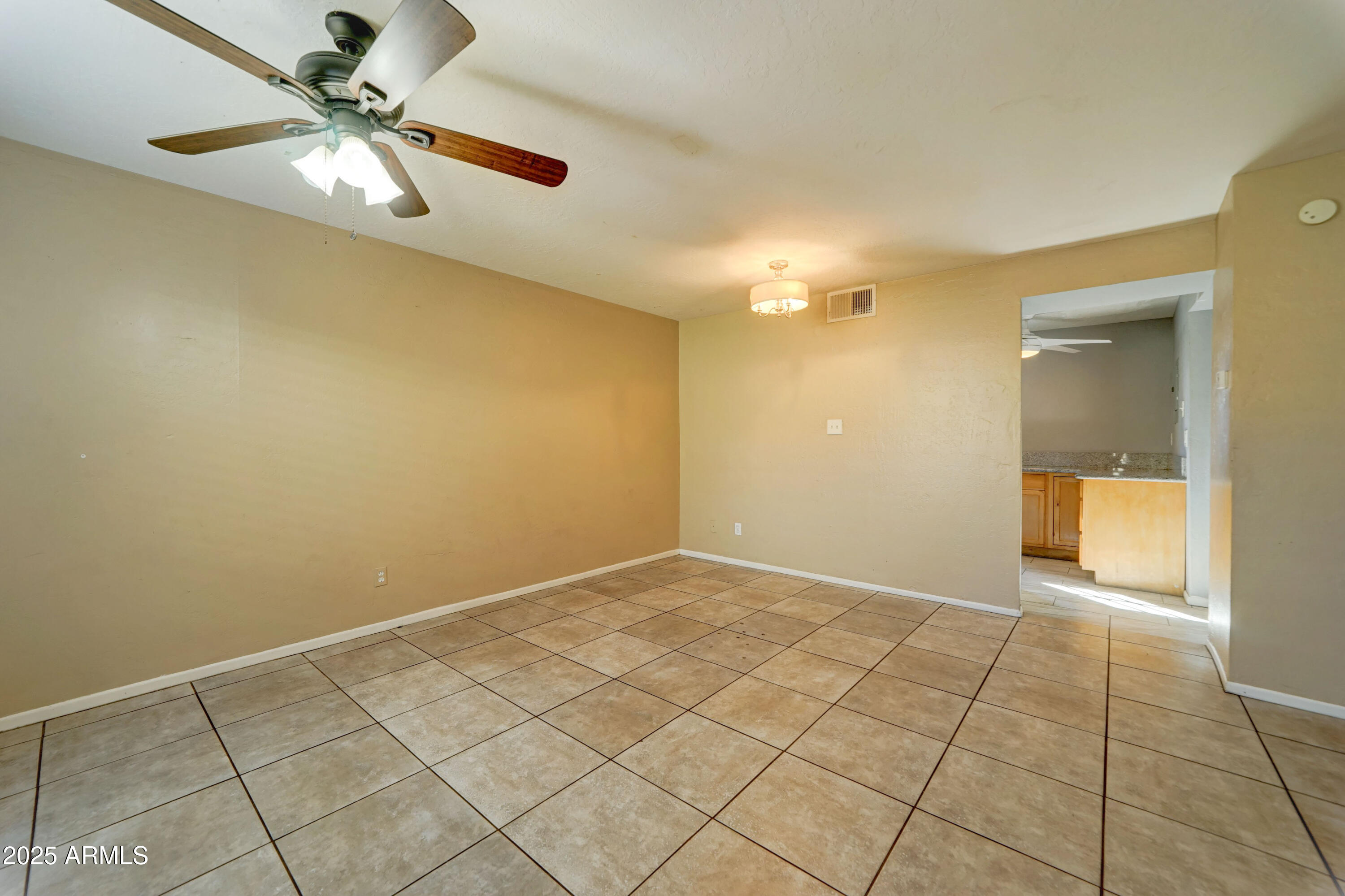 4615 N 39th Avenue 8